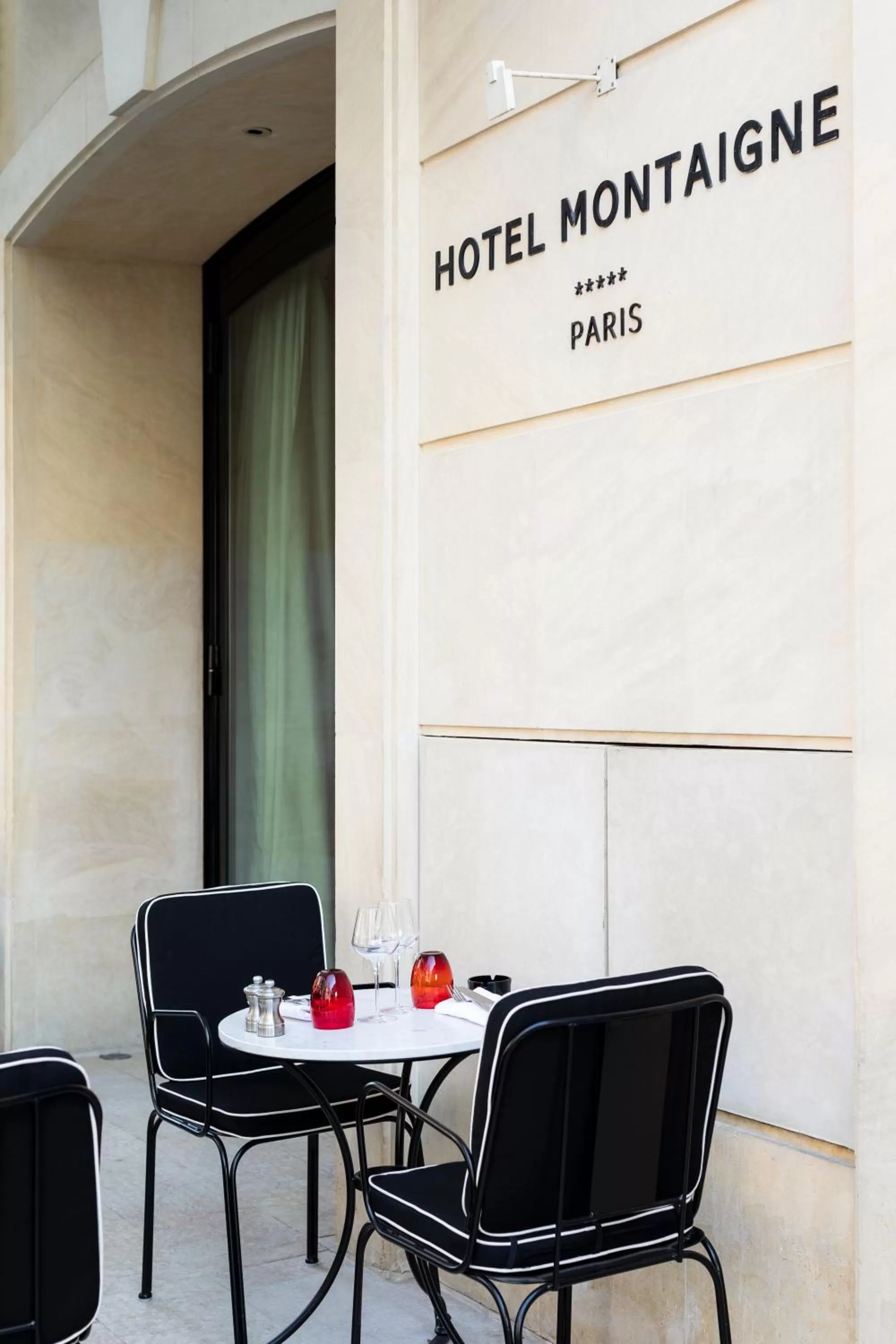 Patio in Hotel Montaigne