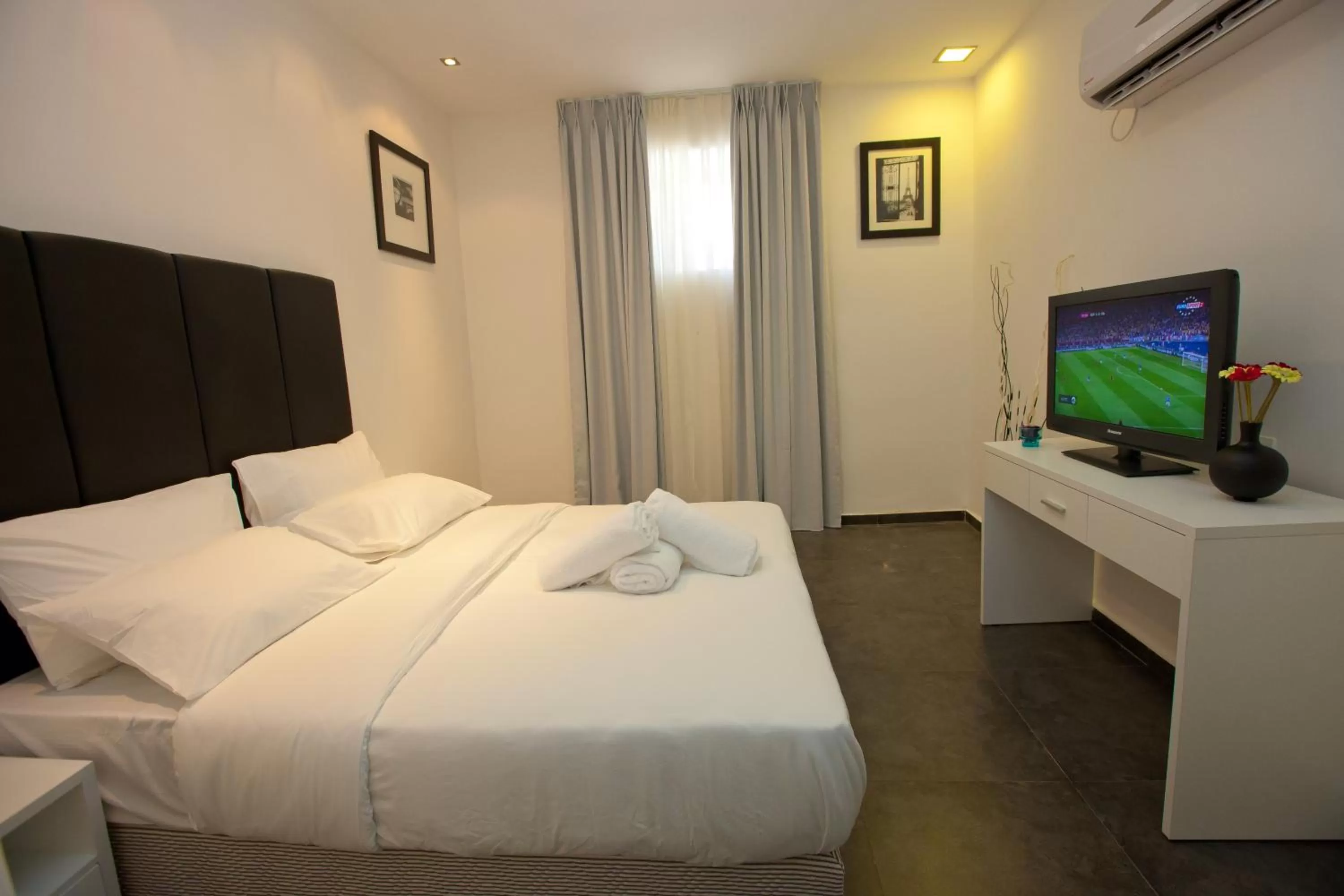 Bed in Geula Suites BY RAPHAEL HOTELS