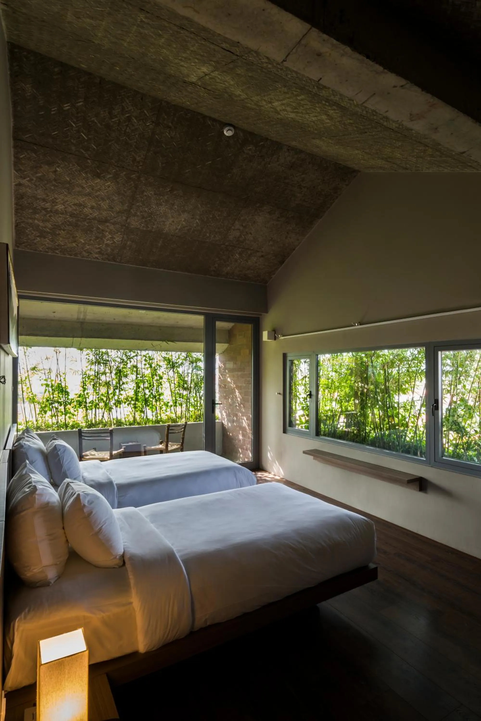 City view, Bed in Mulberry Collection Silk Eco