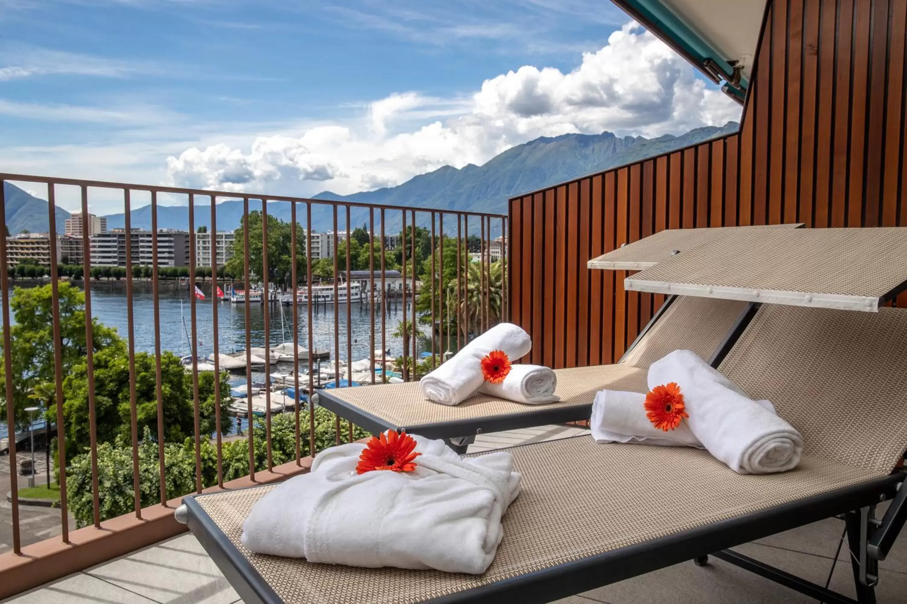 Junior Suite with Lake View - Top Floor in Hotel Lago Maggiore - Welcome! Junior Suite with Lake View - Top Floor in Hotel Lago Maggiore - Welcome!