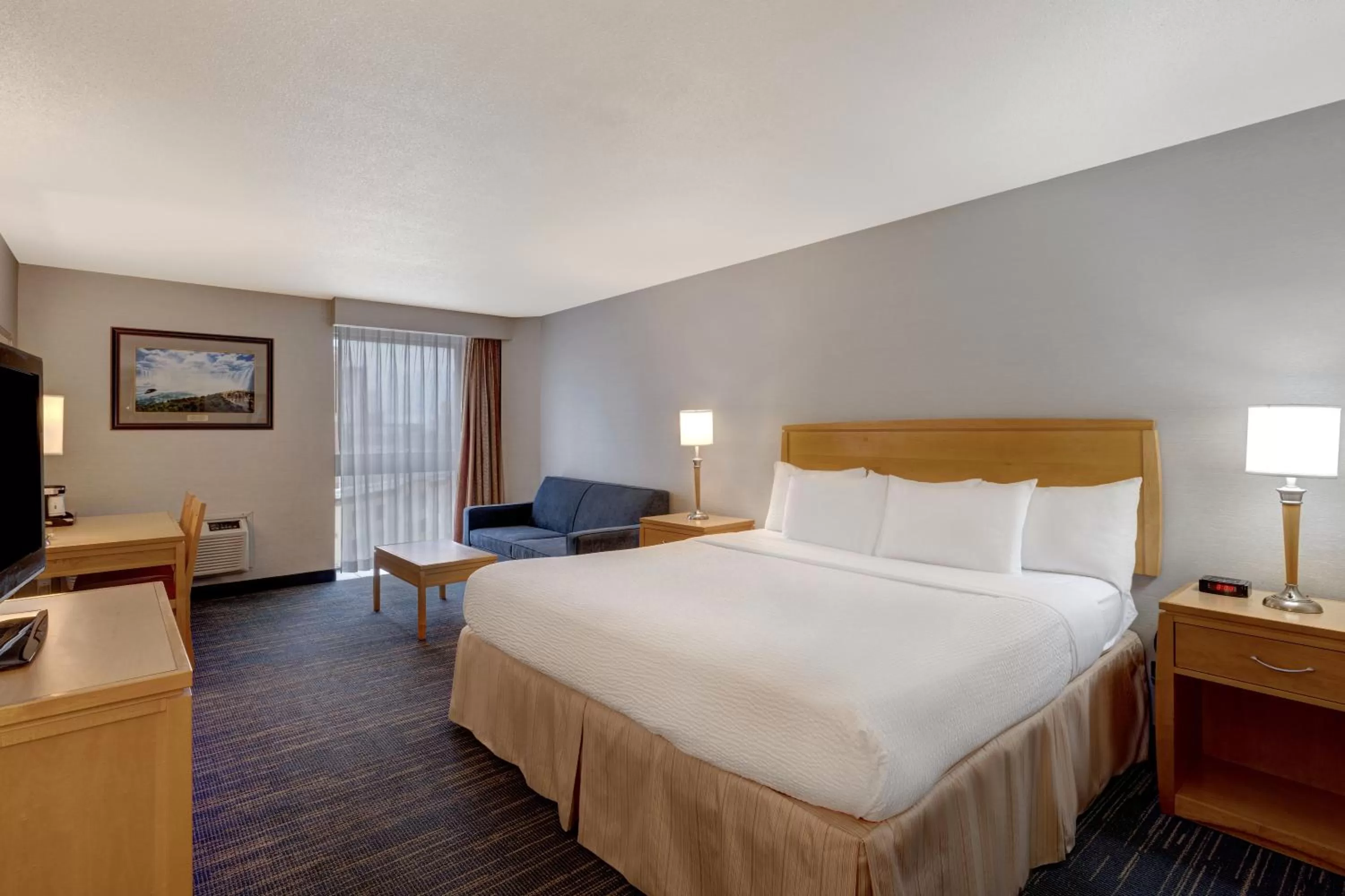 Bedroom, Bed in Days Inn by Wyndham Niagara Falls Near The Falls