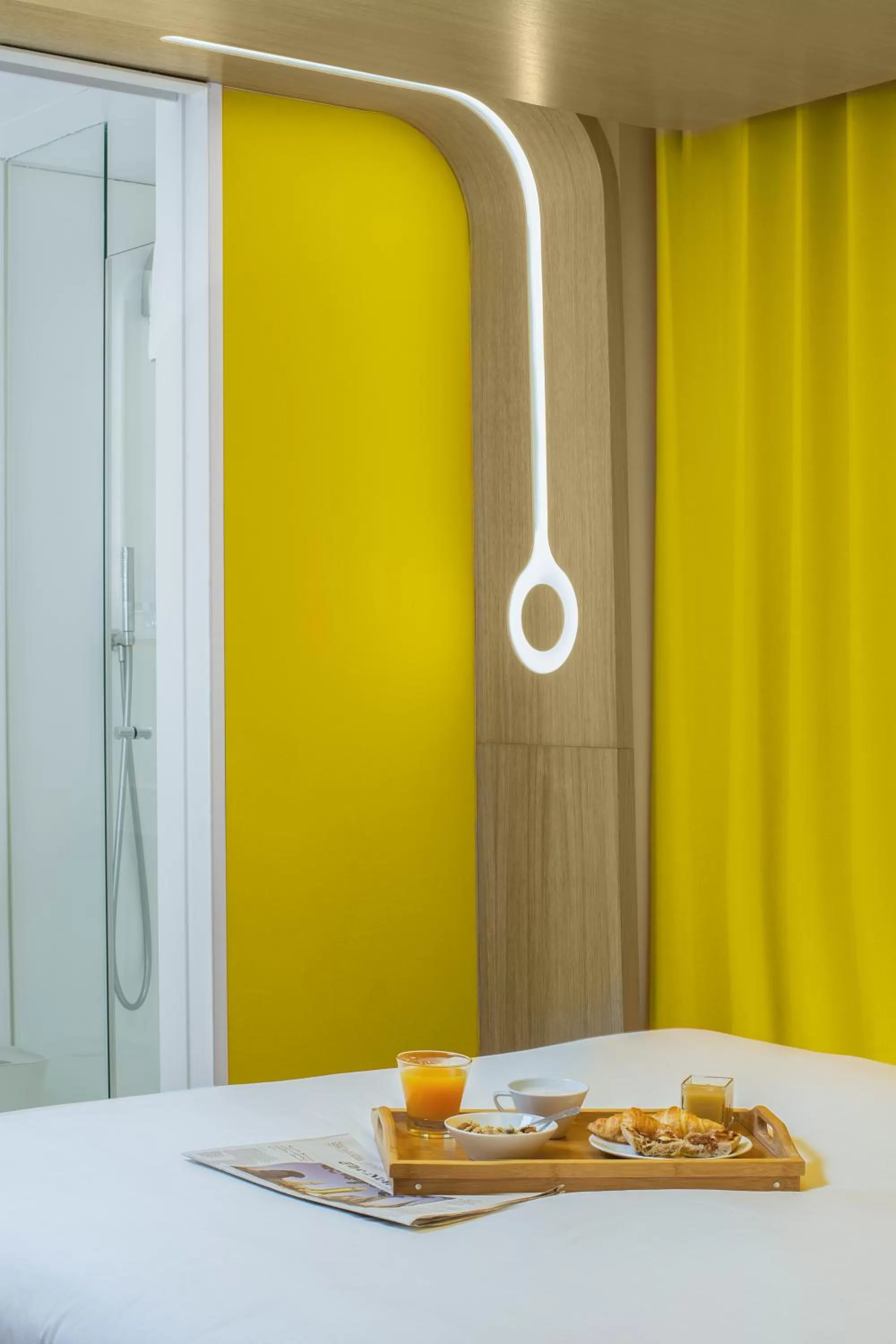 Photo of the whole room, Bed in Hôtel Odyssey