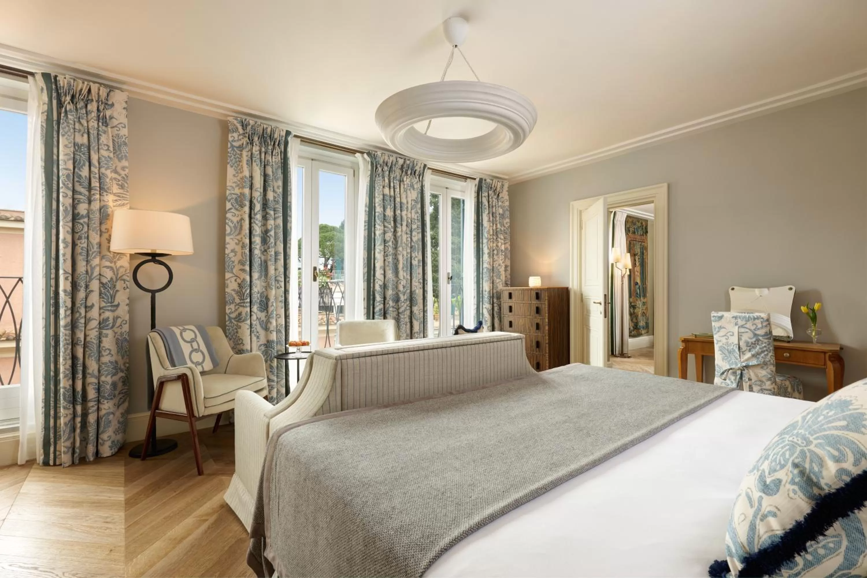 Bedroom, Bed in Rocco Forte Hotel De Russie