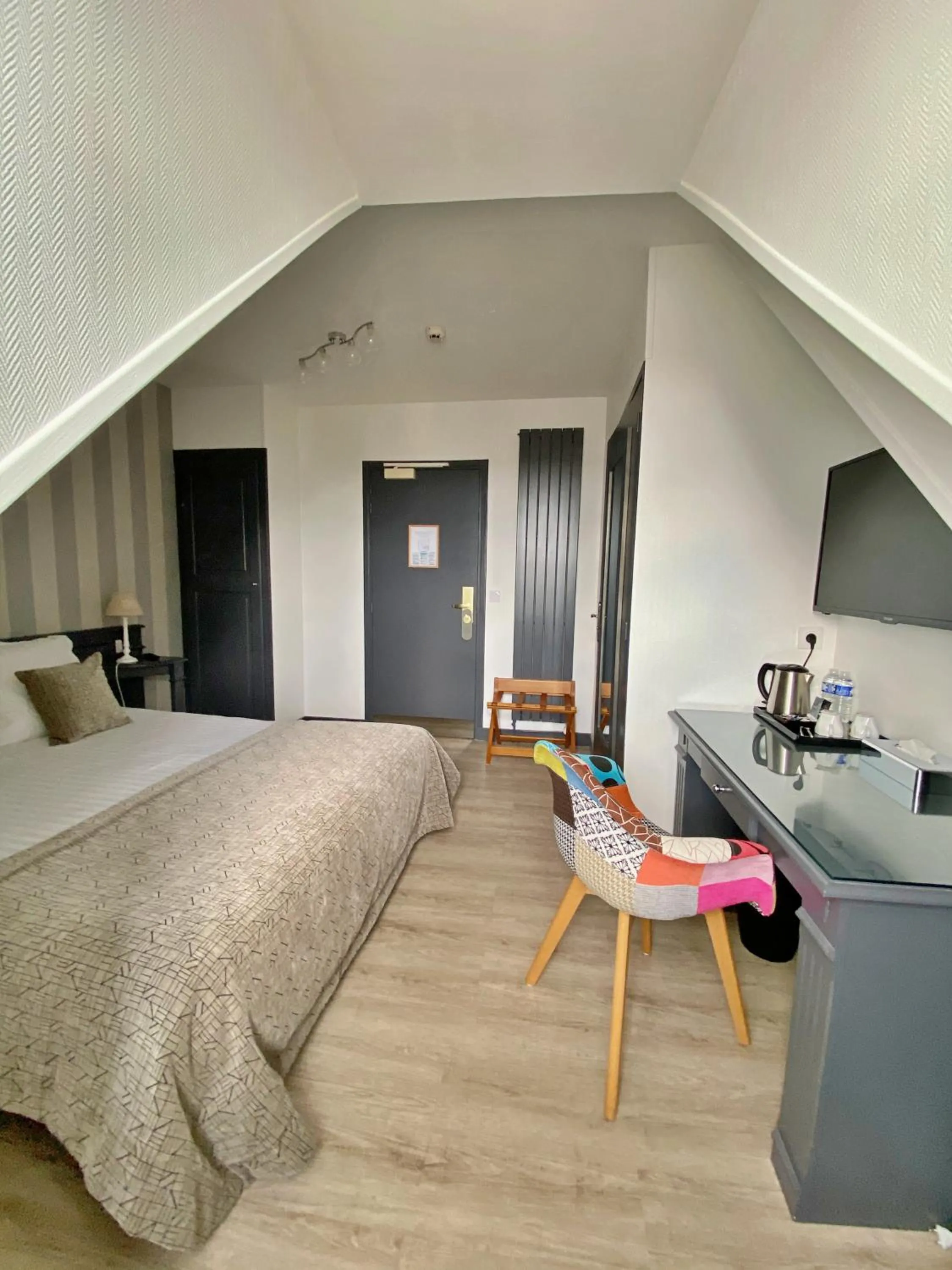 Photo of the whole room, Bed in Grand Hôtel du Luxembourg & Spa