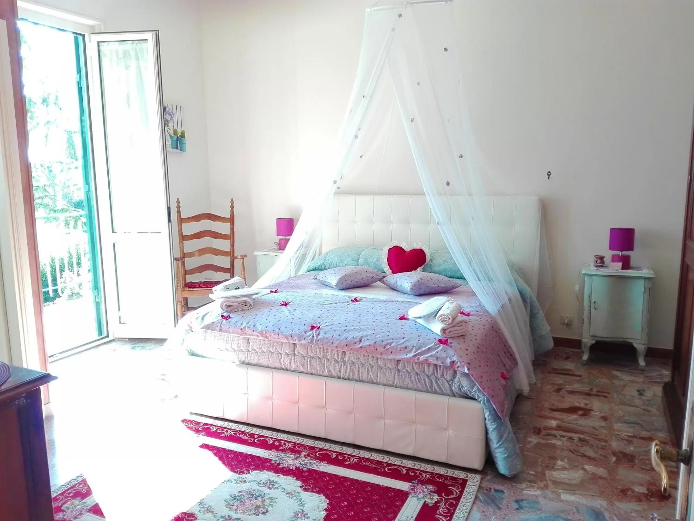 Shower, Bed in Bed and Breakfast Romantica Evasione