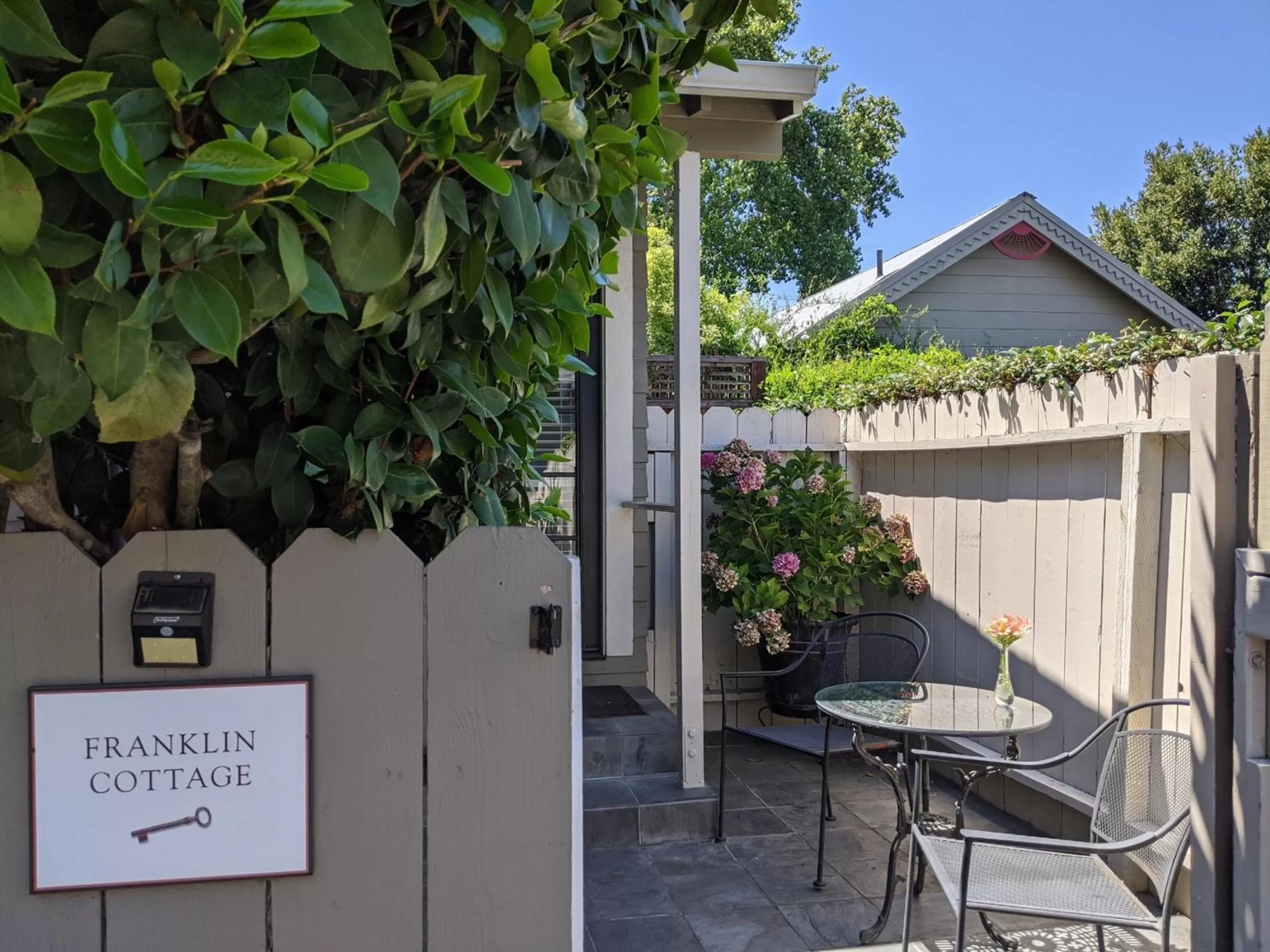 One-Bedroom Cottage in Inn on Randolph