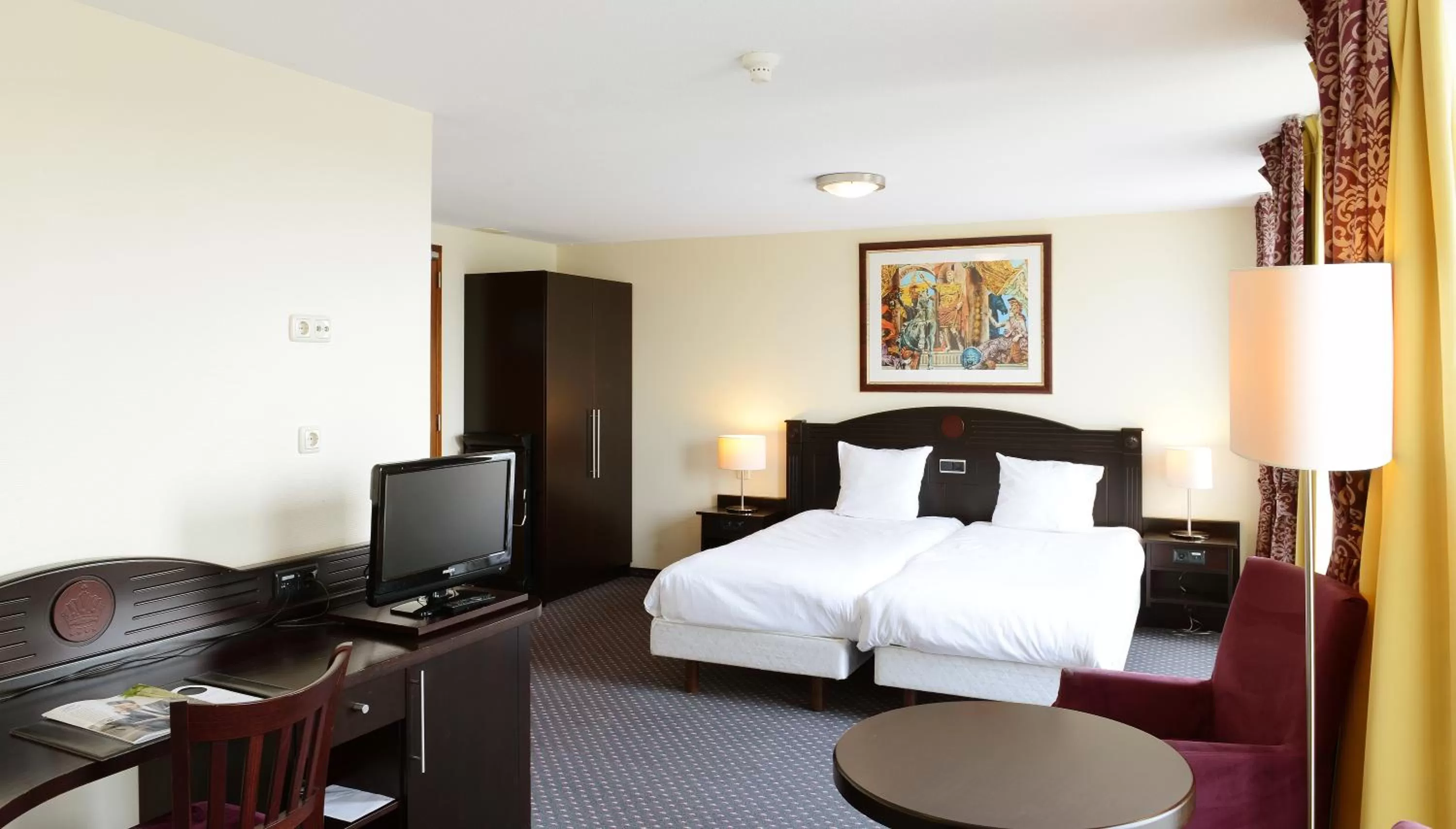 Bedroom, Bed in Amrâth Grand Hotel de l’Empereur