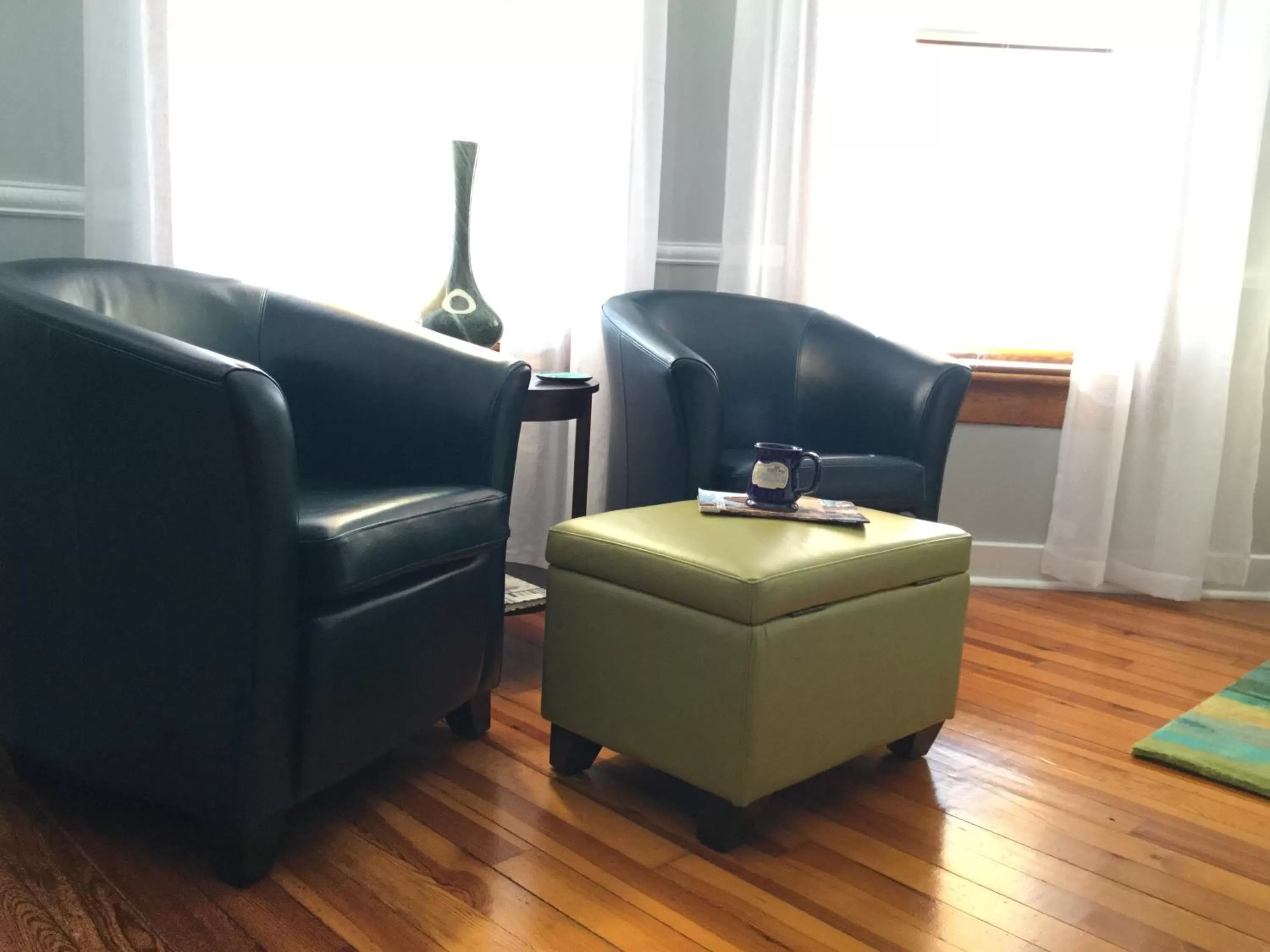 Living room, Seating Area in Heartstone Inn