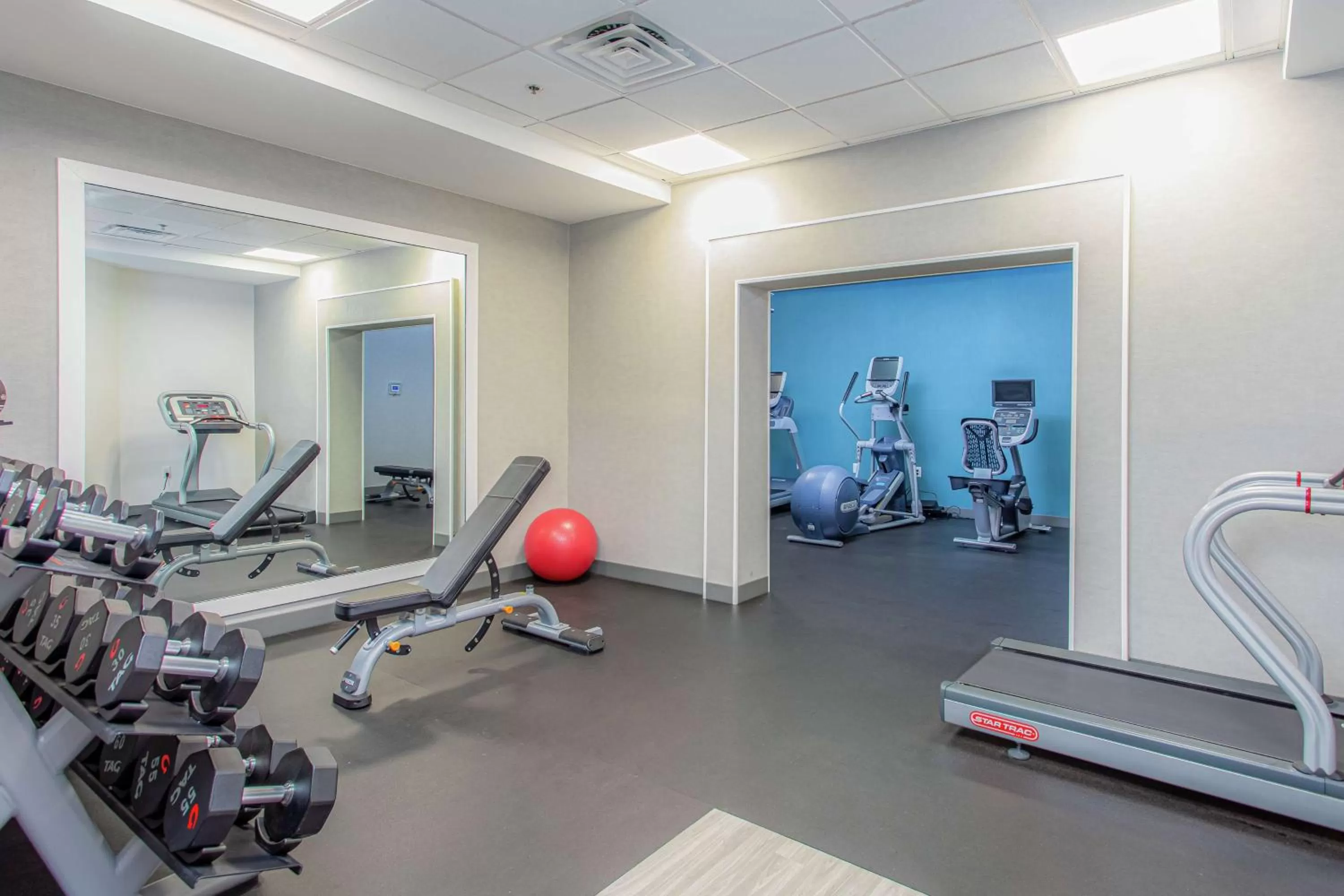 Fitness centre/facilities in Hampton Inn Pensacola Beach
