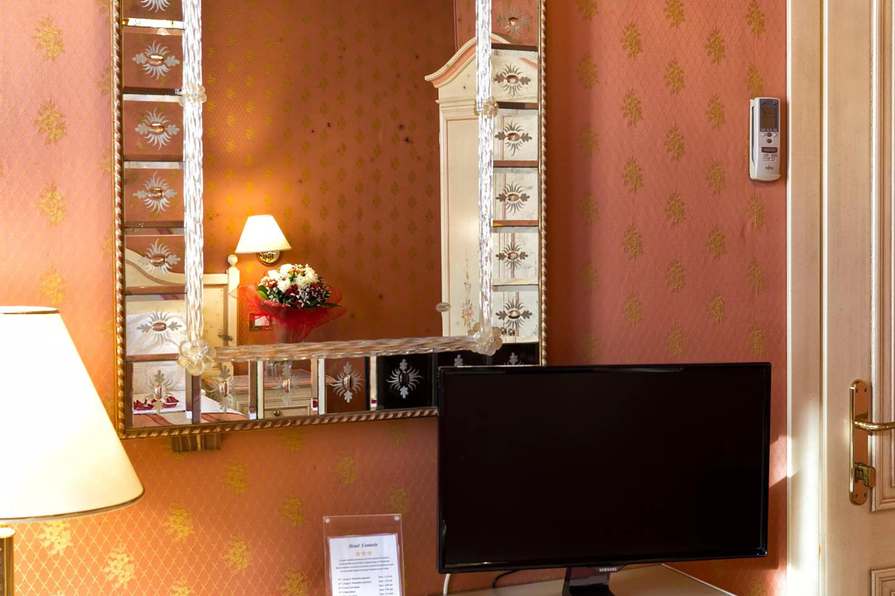 TV and multimedia in Hotel Conterie