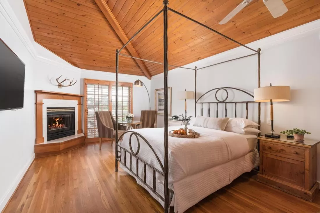 Bedroom, Bed in Inn On SummerHill