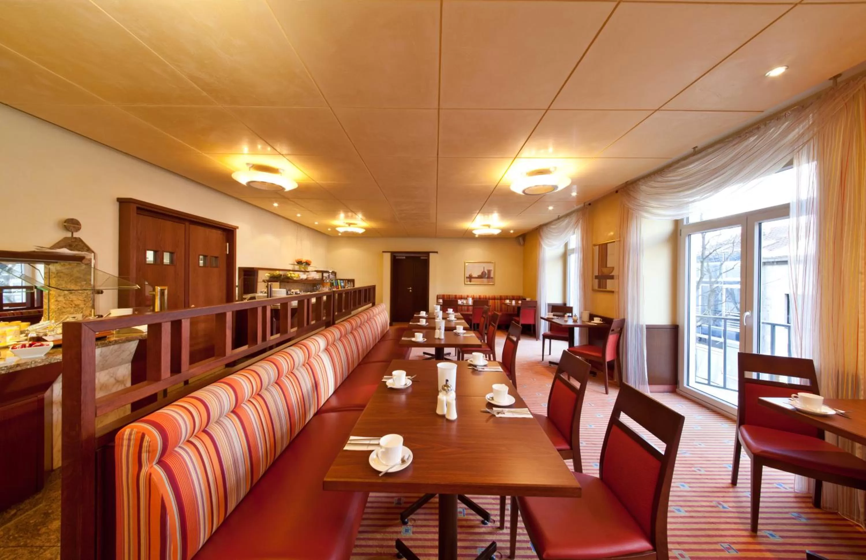 Restaurant/places to eat in Hotel Boulevard