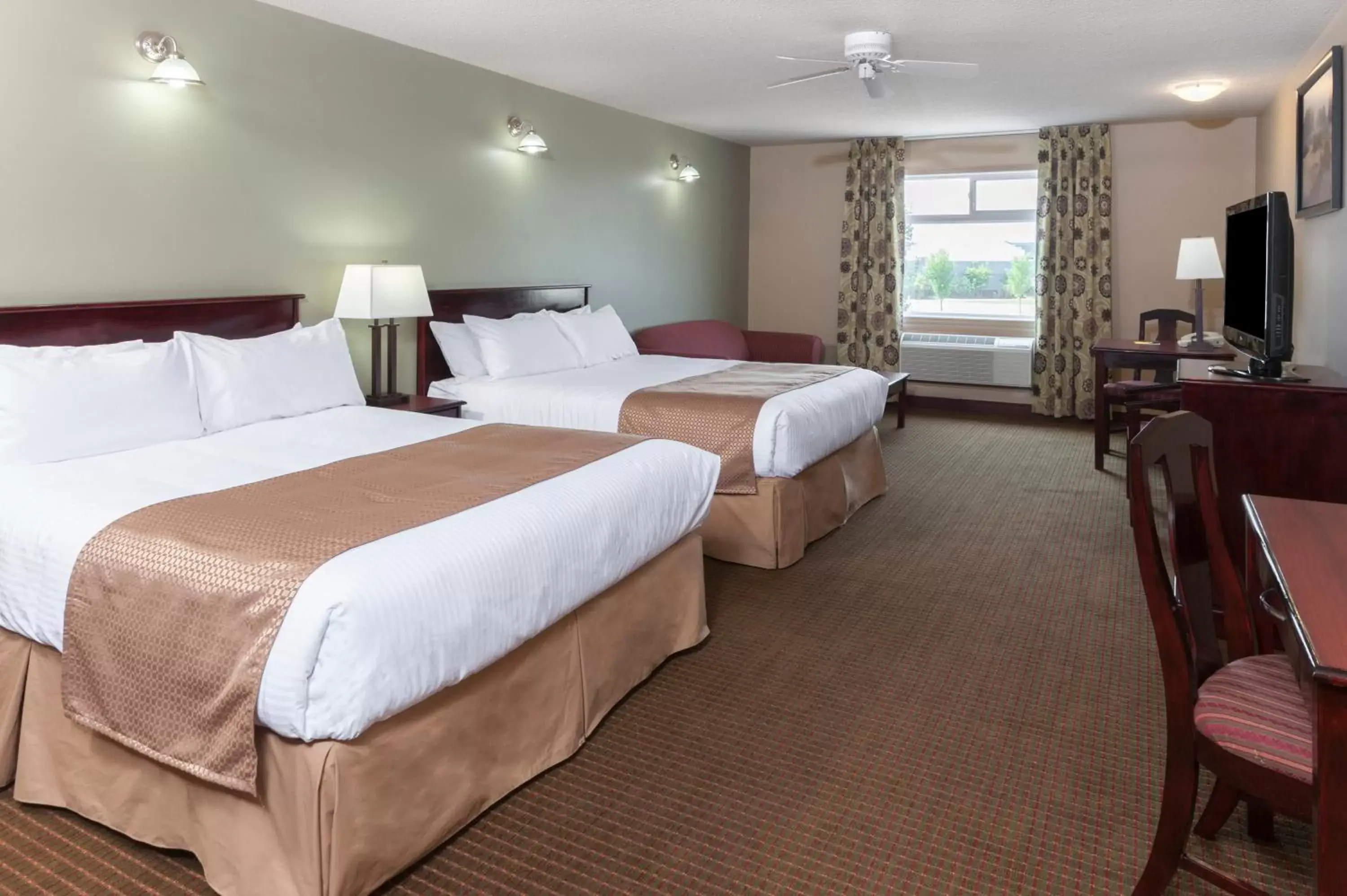 Deluxe Queen Room with Two Queen Beds - Non-Smoking in Super 8 by Wyndham Fort Saskatchewan Deluxe Queen Room with Two Queen Beds - Non-Smoking in Super 8 by Wyndham Fort Saskatchewan