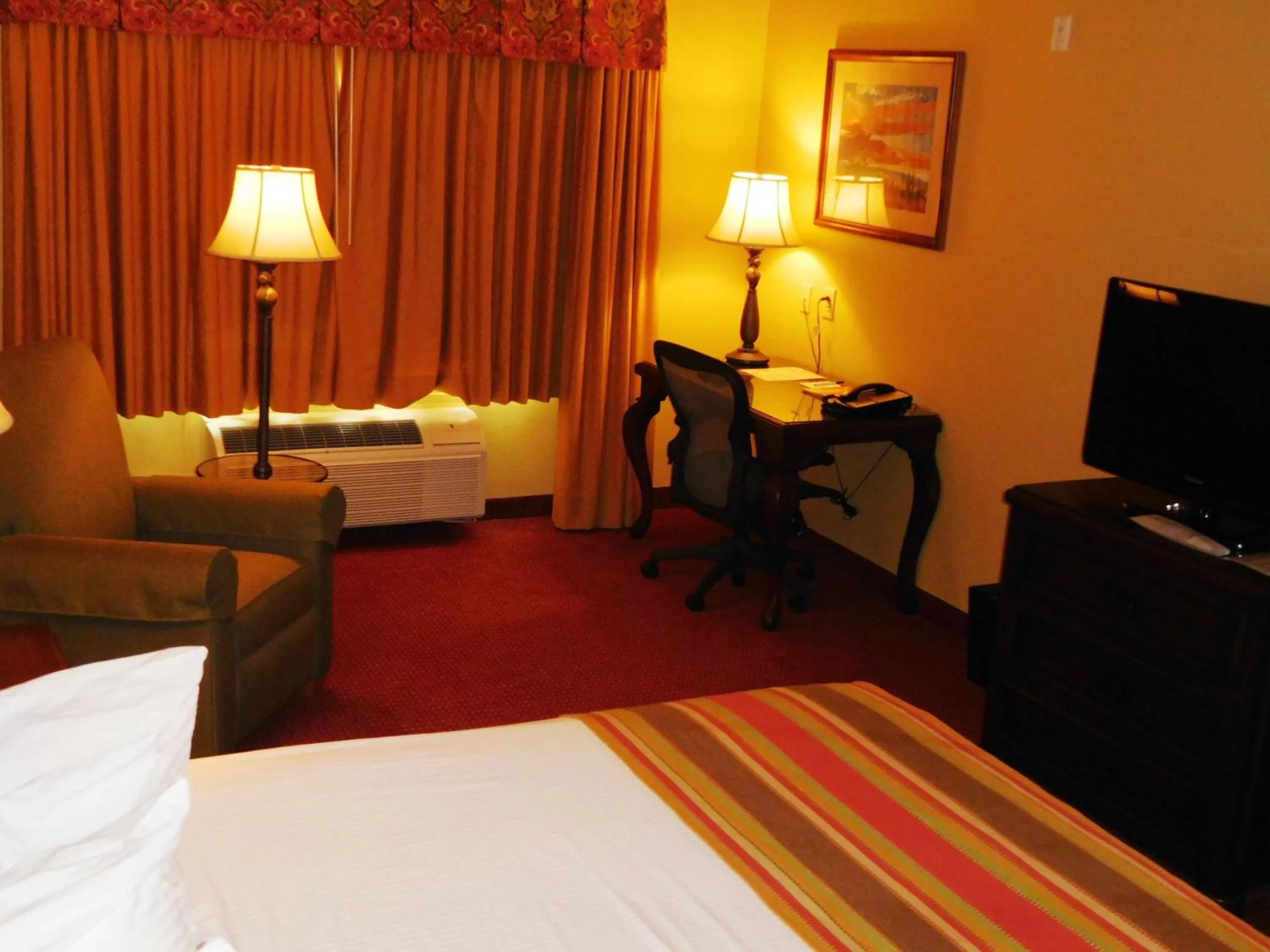 King Room with Bath Tub - Disability Access in Best Western San Isidro Inn
