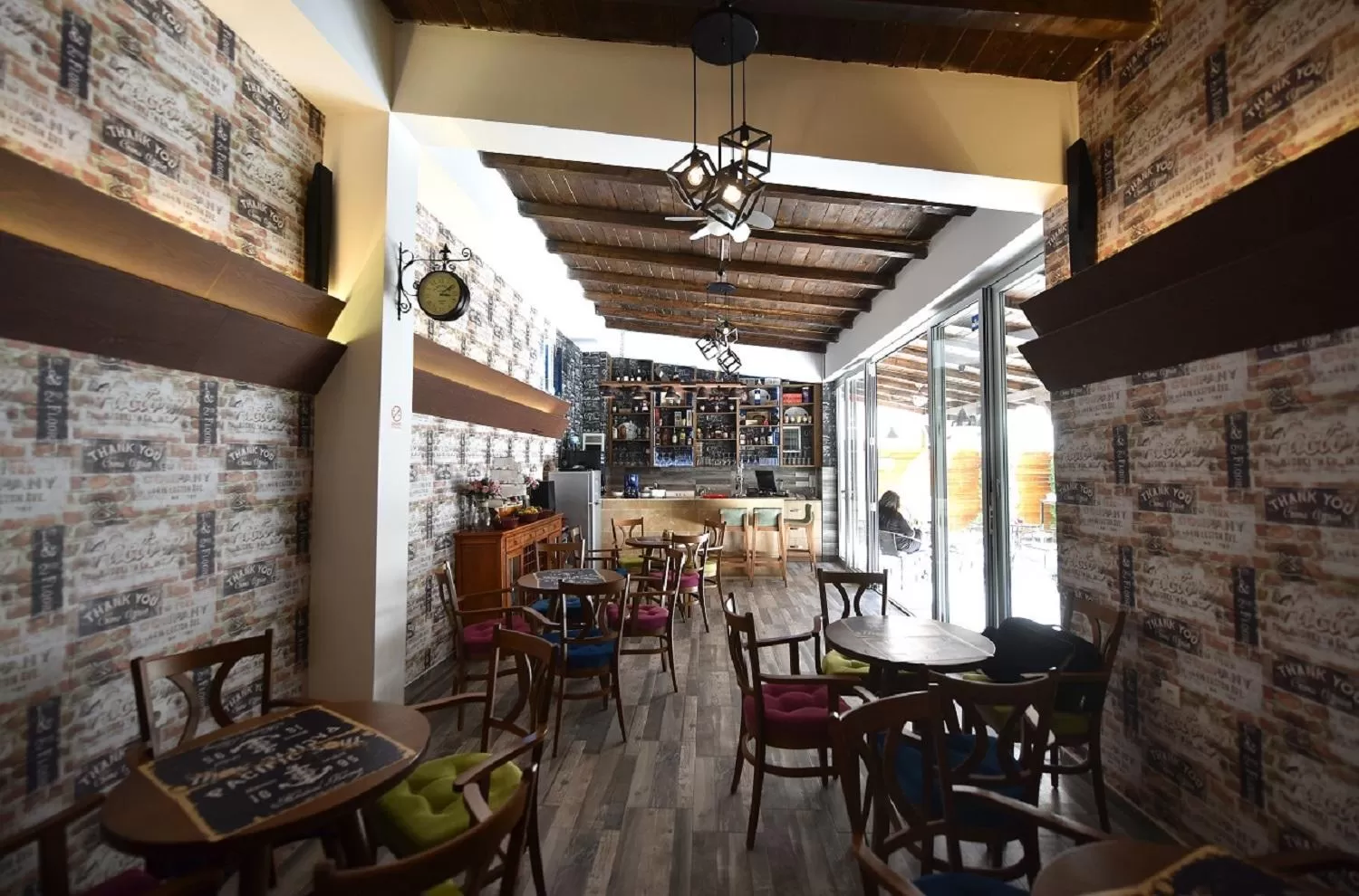 Restaurant/Places to Eat in Villa Nina Hotel & Lounge bar