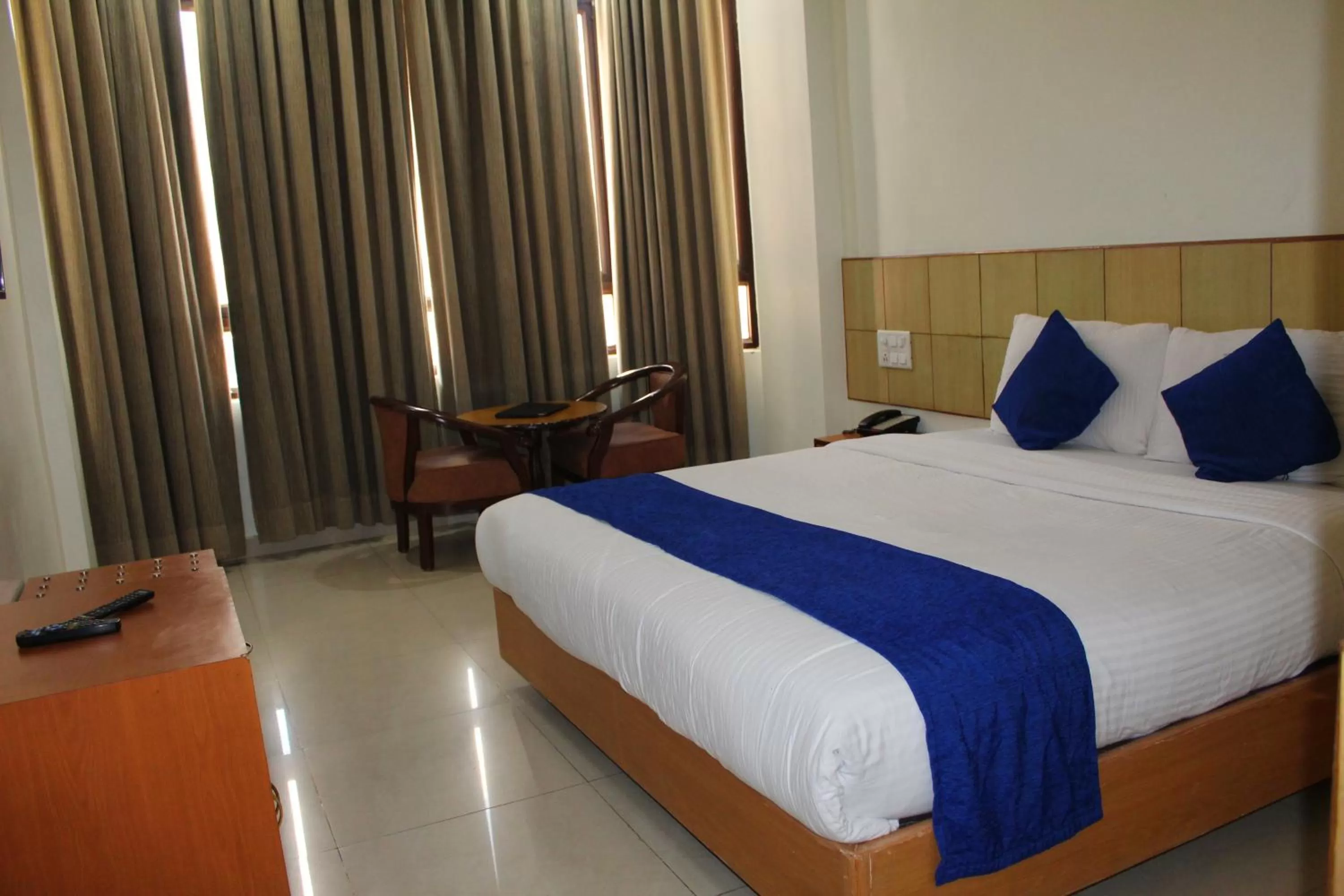 Bed in Hotel Broadways Inn