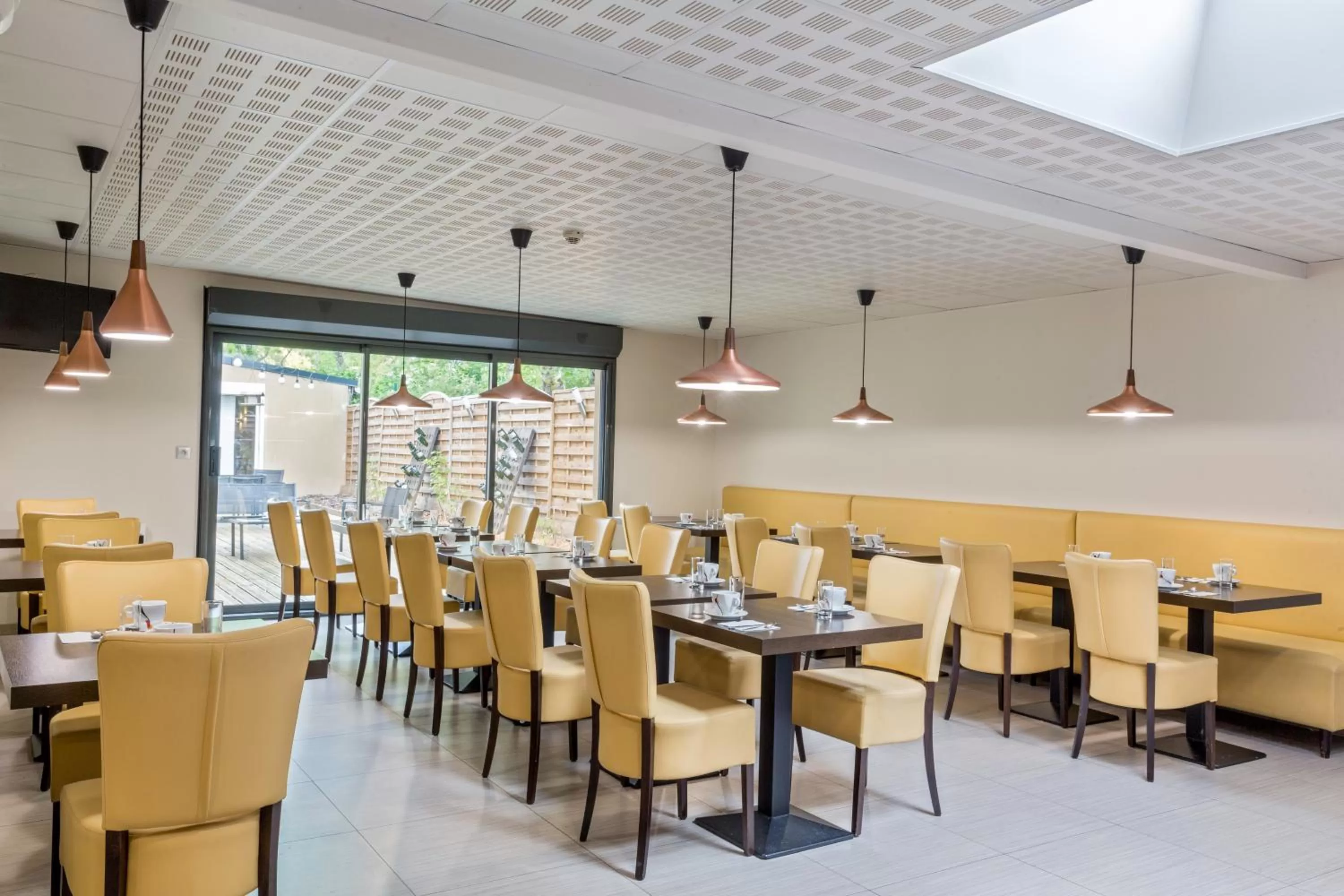Restaurant/places to eat in Sure Hotel by Best Western Reims Nord