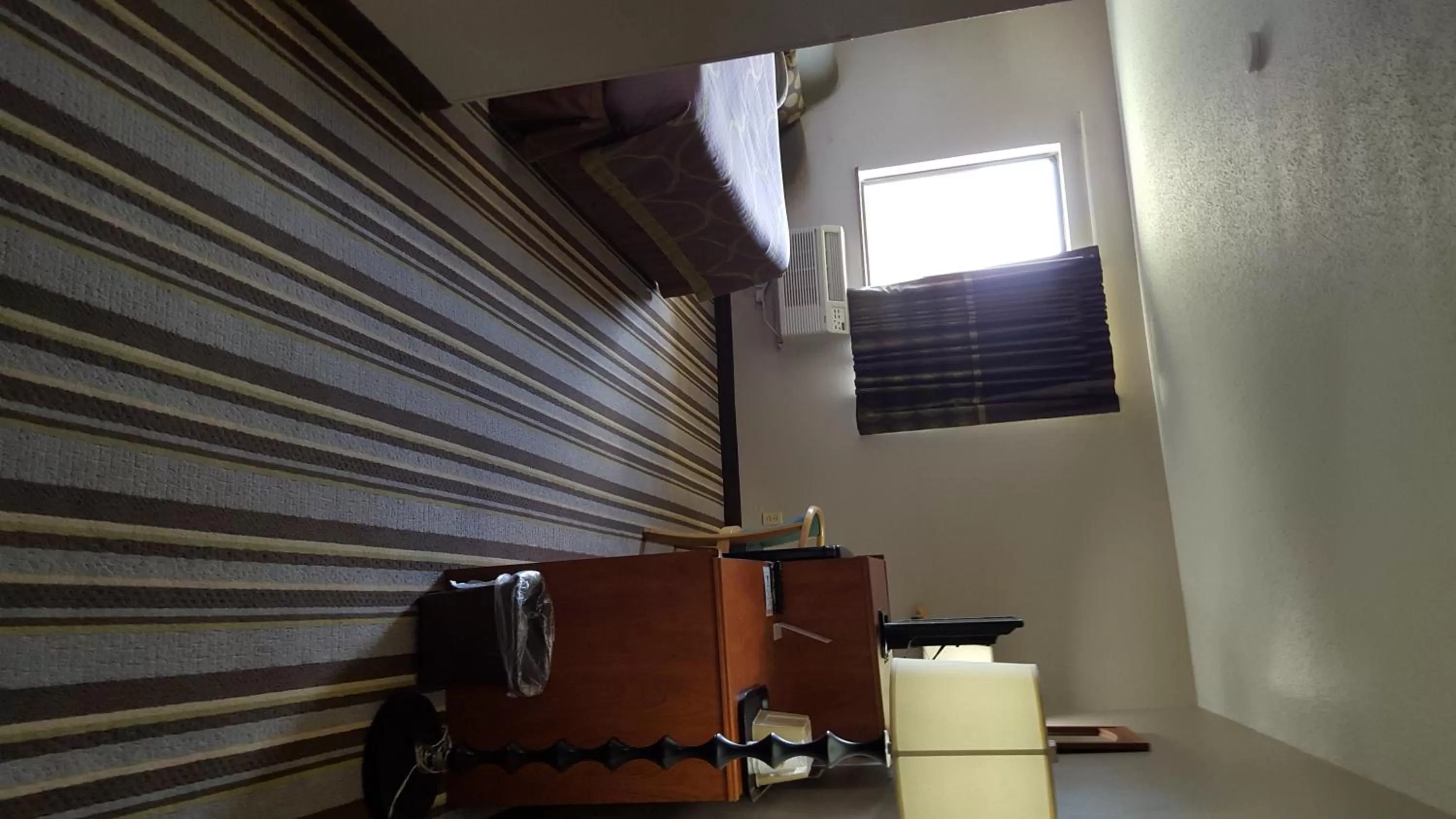 Bedroom in Super 8 by Wyndham Abingdon VA