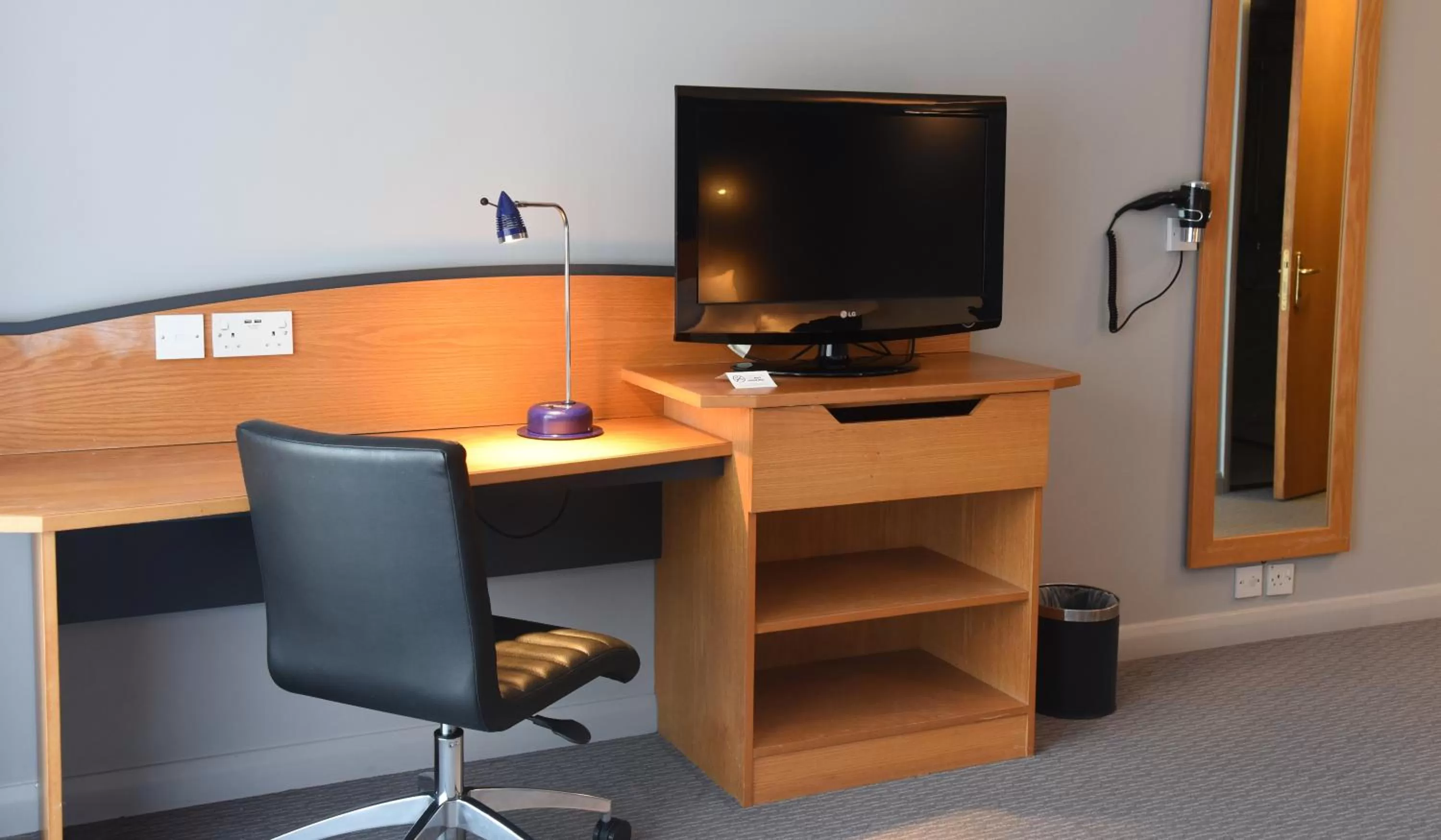 People in Holiday Inn Express Liverpool-Albert Dock by IHG