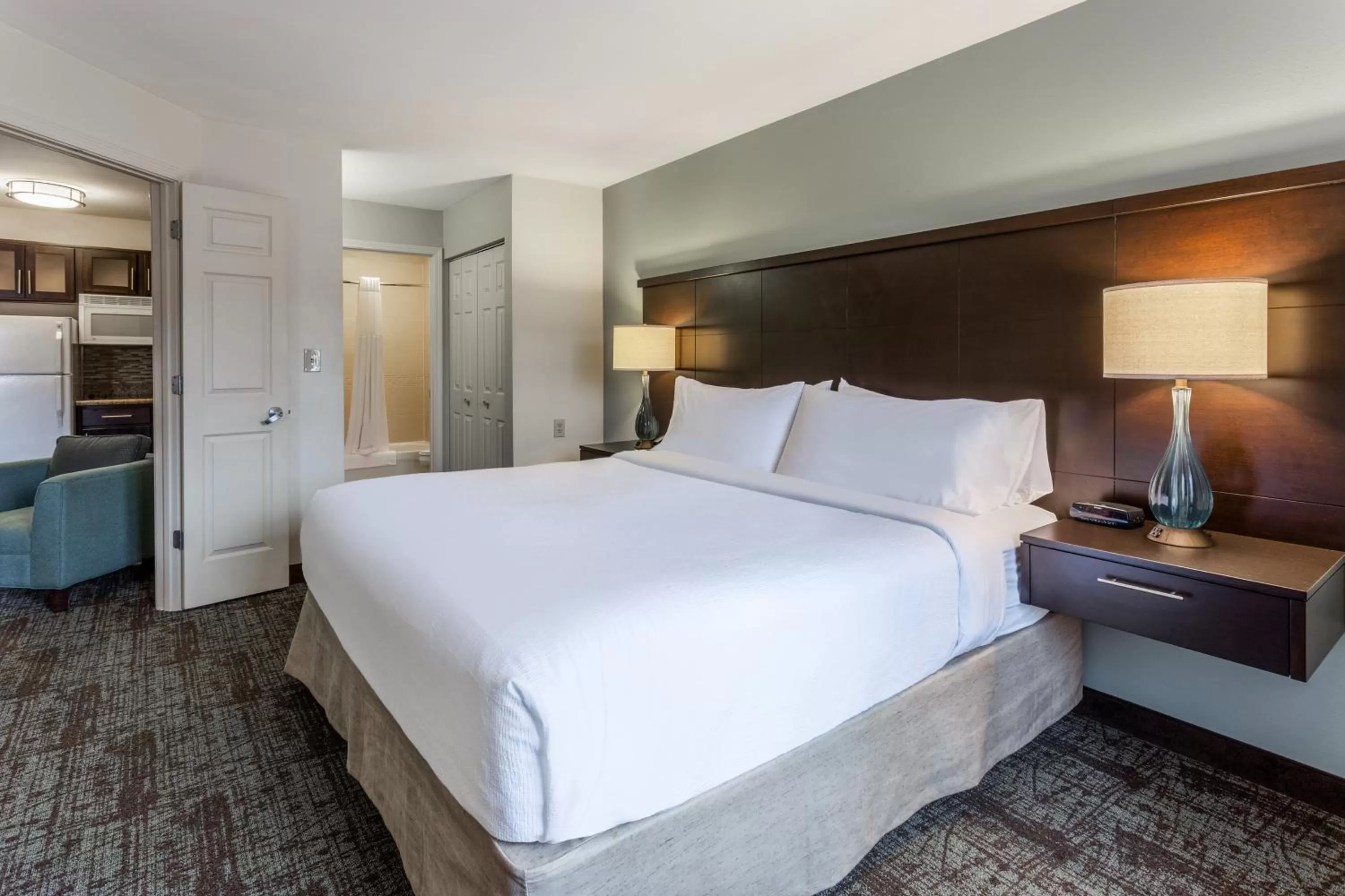 Photo of the whole room, Bed in Staybridge Suites Davenport by IHG