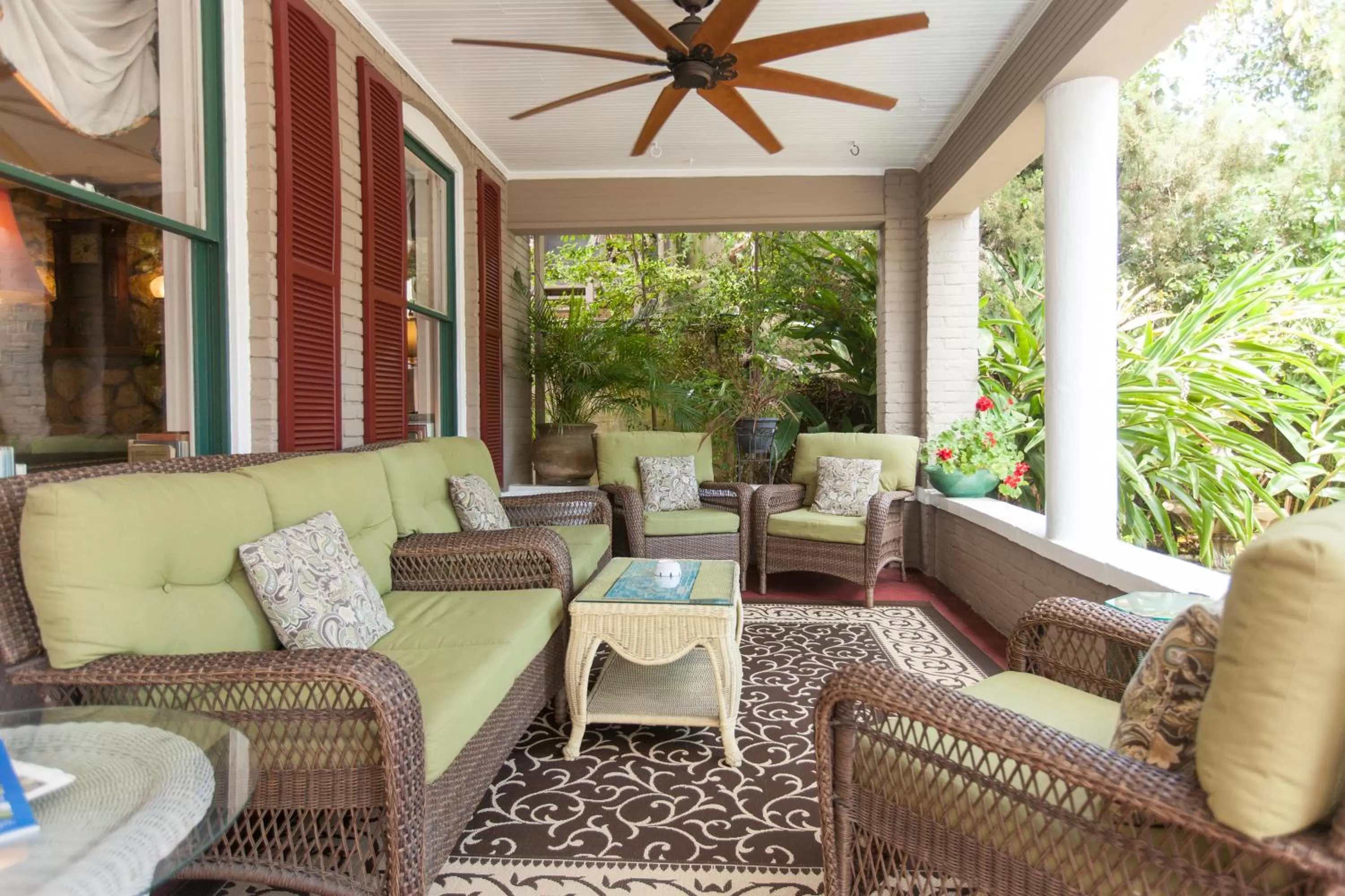 Facade/entrance, Lounge/Bar in Inn on Charlotte