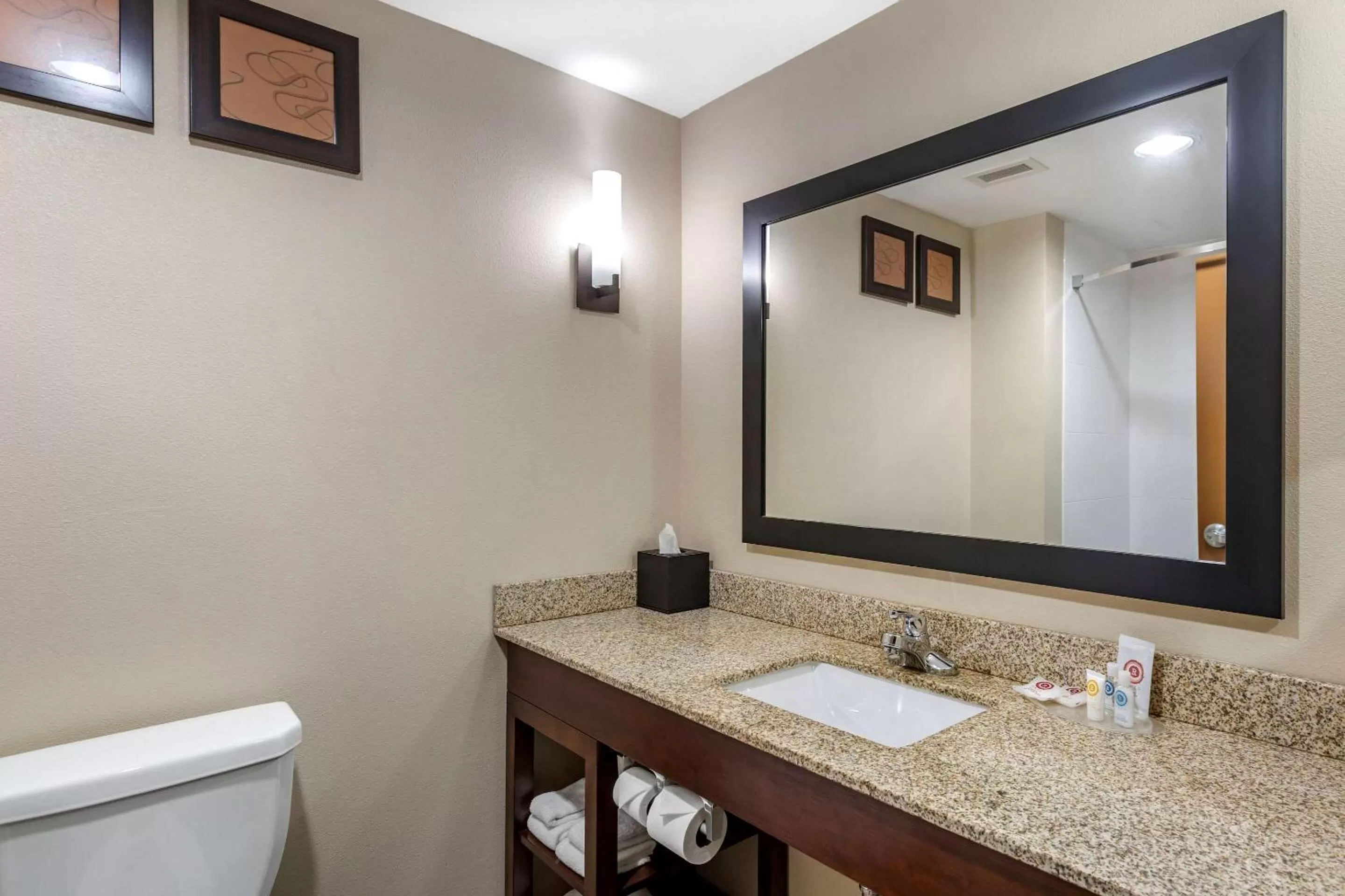 Bathroom in Comfort Suites Manchester near Arnold AFB