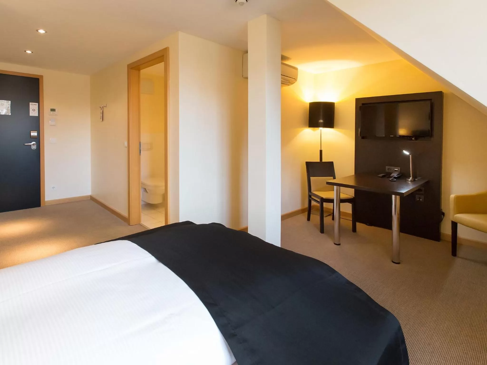 Photo of the whole room, Bed in DORMERO Hotel Altes Kaufhaus Lüneburg