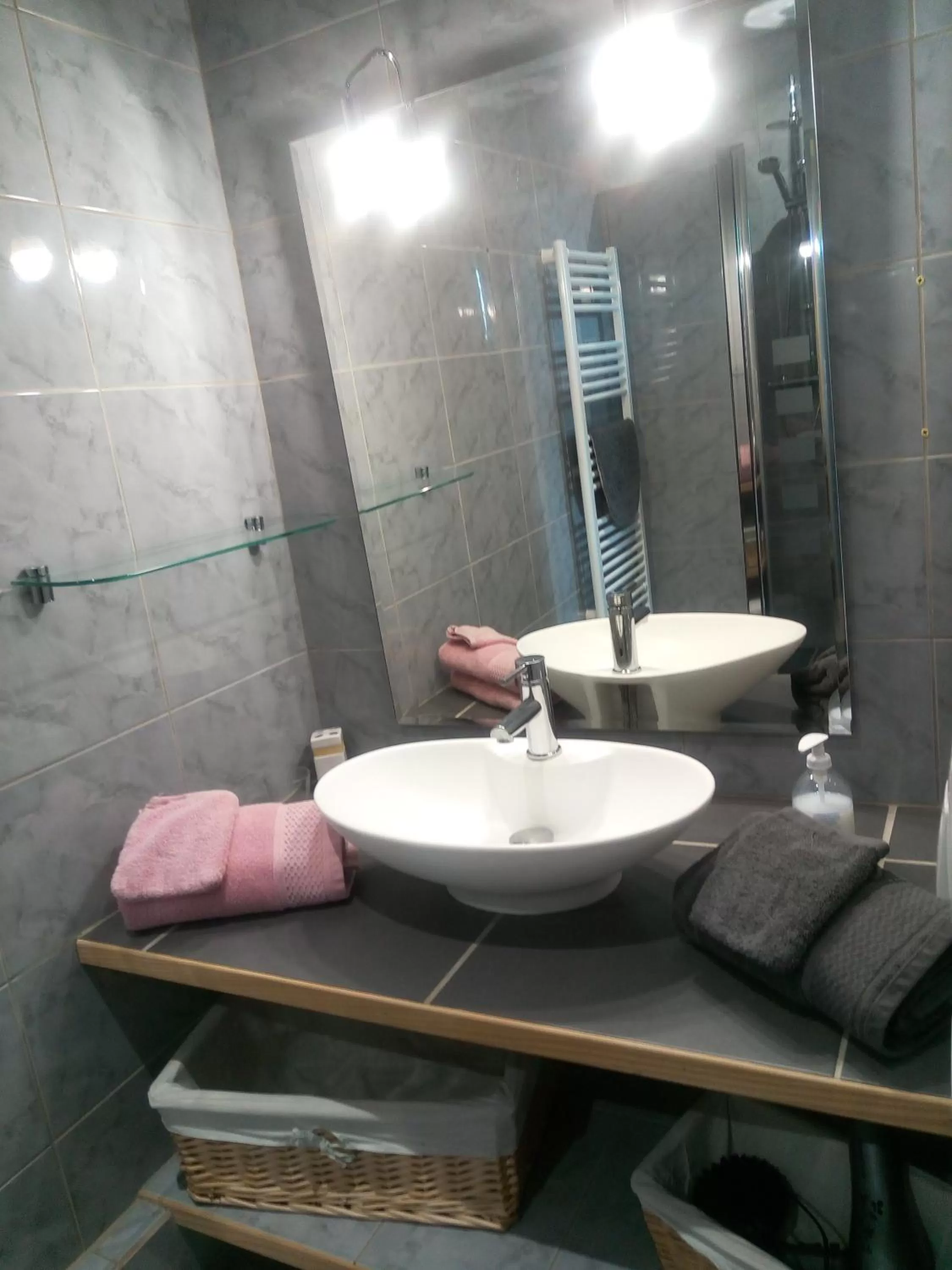 Bathroom in La chambre du Clos Barriant