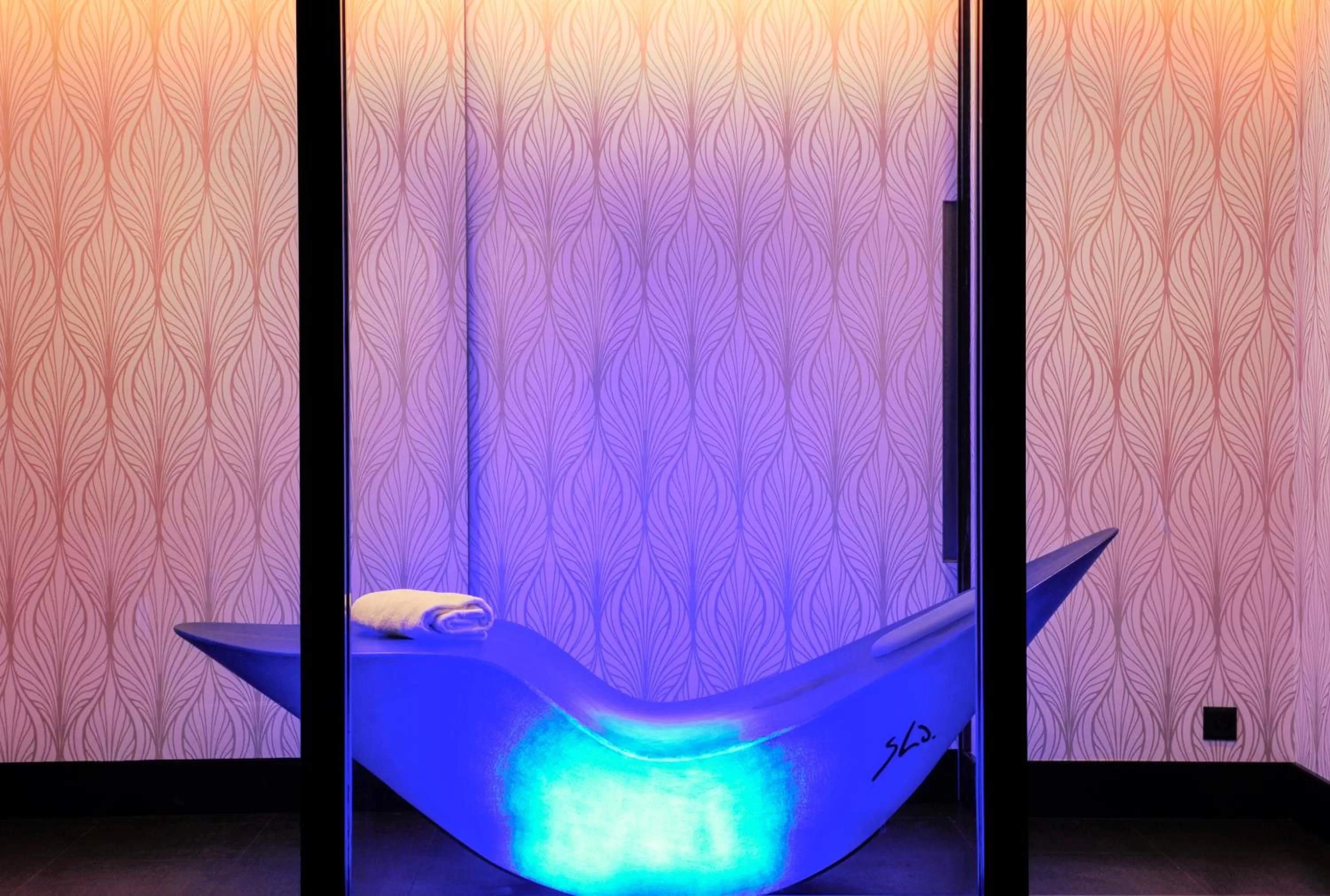 Fitness centre/facilities in Hôtel Tiffany by Fassbind