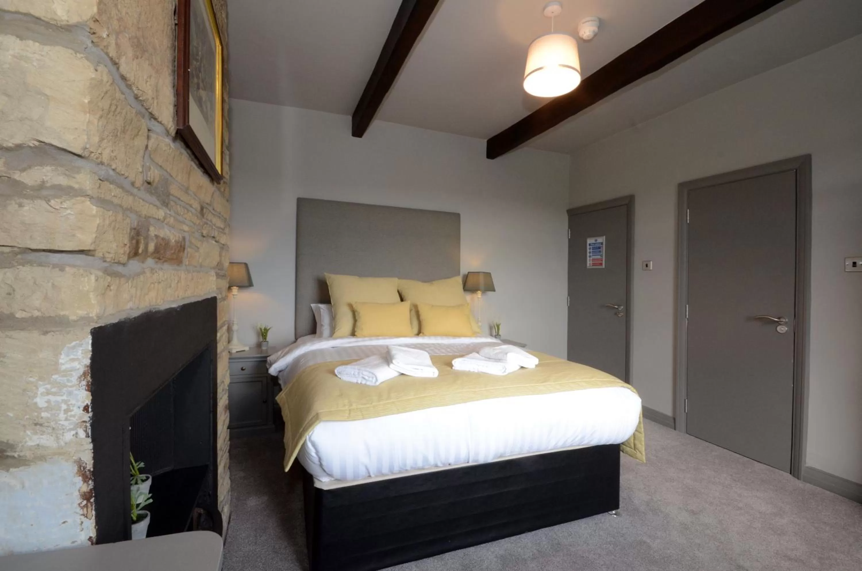 Bedroom, Bed in The Alma Inn