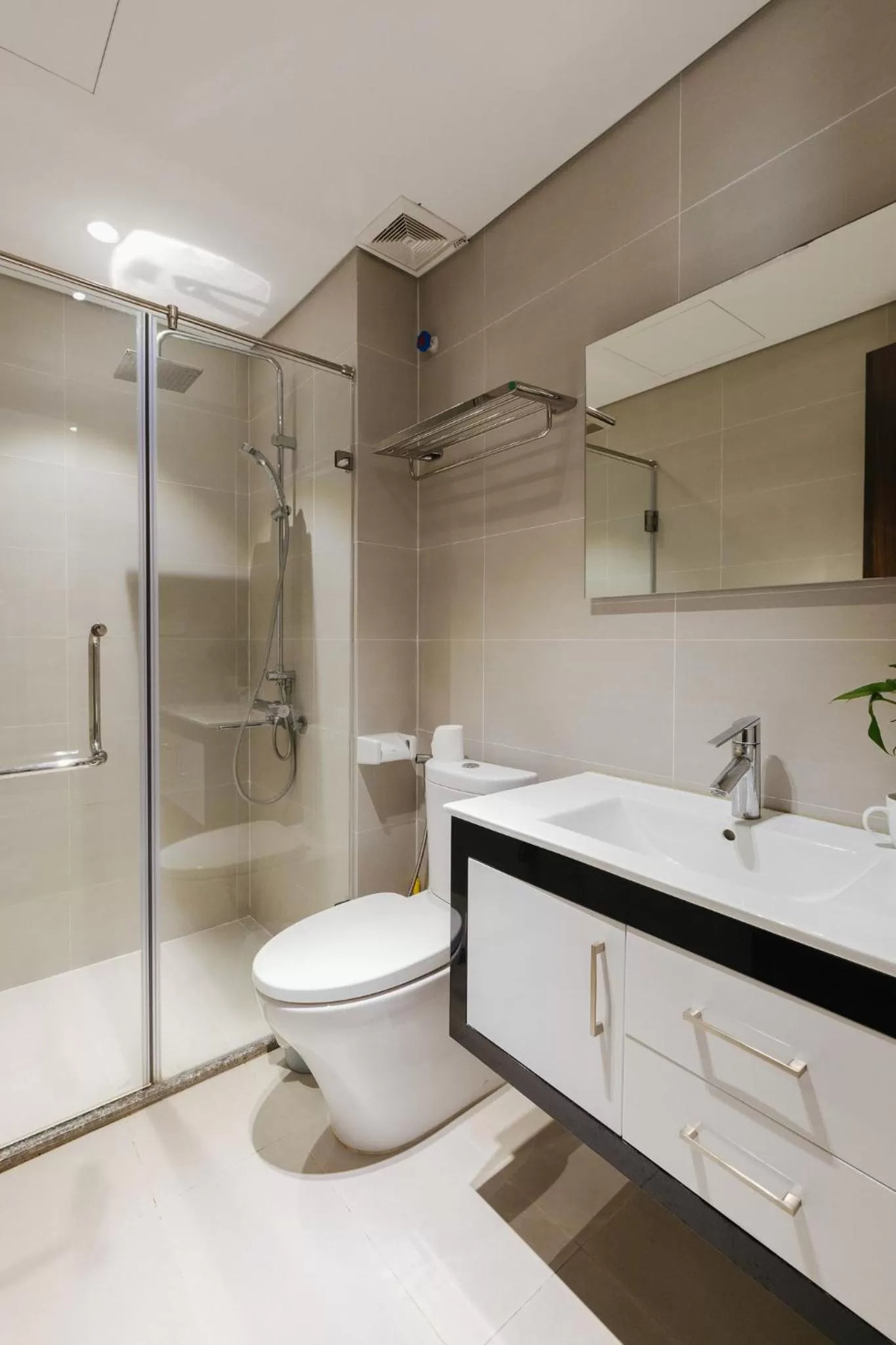 Shower in LUCK APART 8 - Hanoi Westlake Balcony Studio