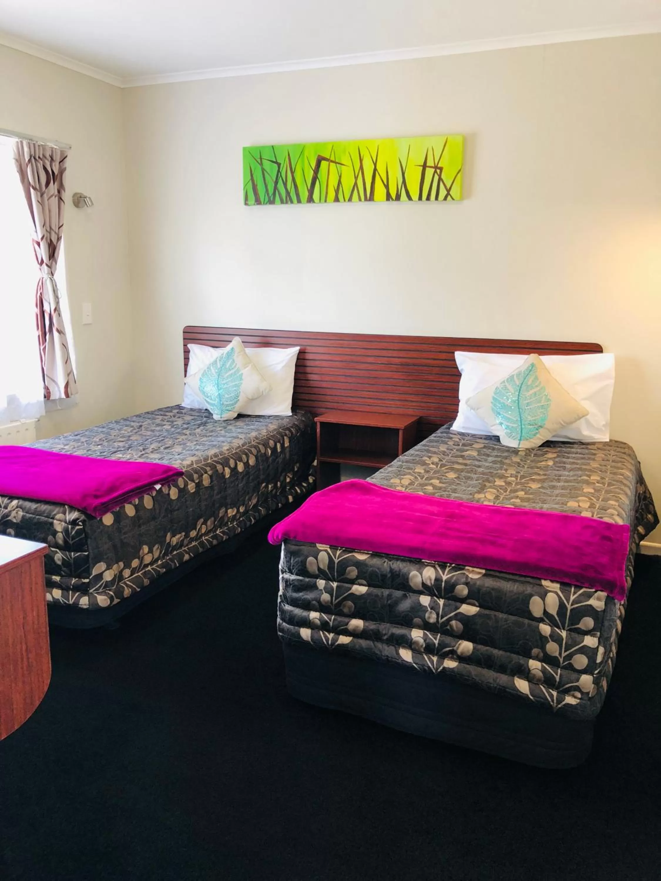 Bedroom, Bed in Red Rock Thermal Motel - Mineral Pool