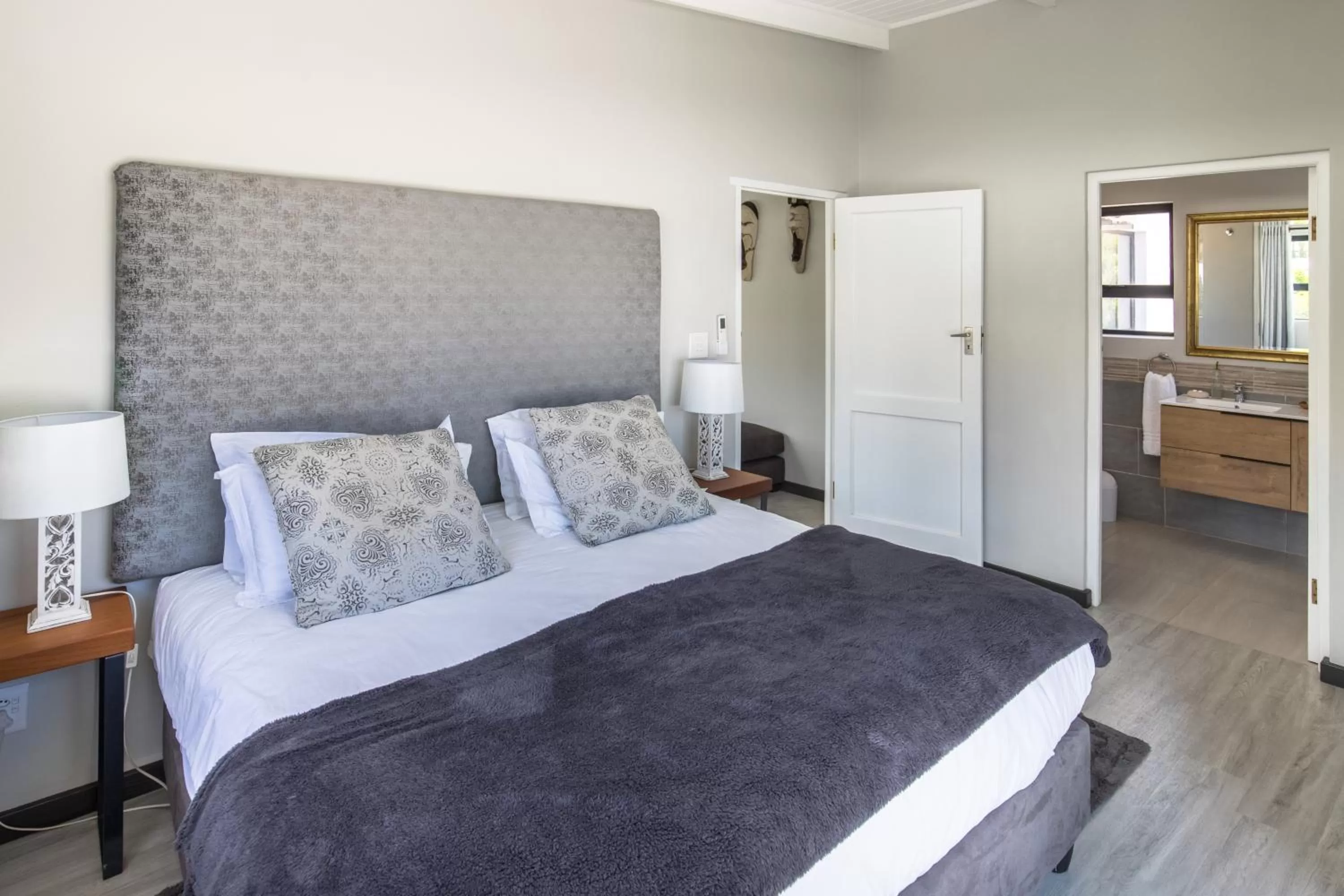 Bedroom, Bed in Mimosa Lodge