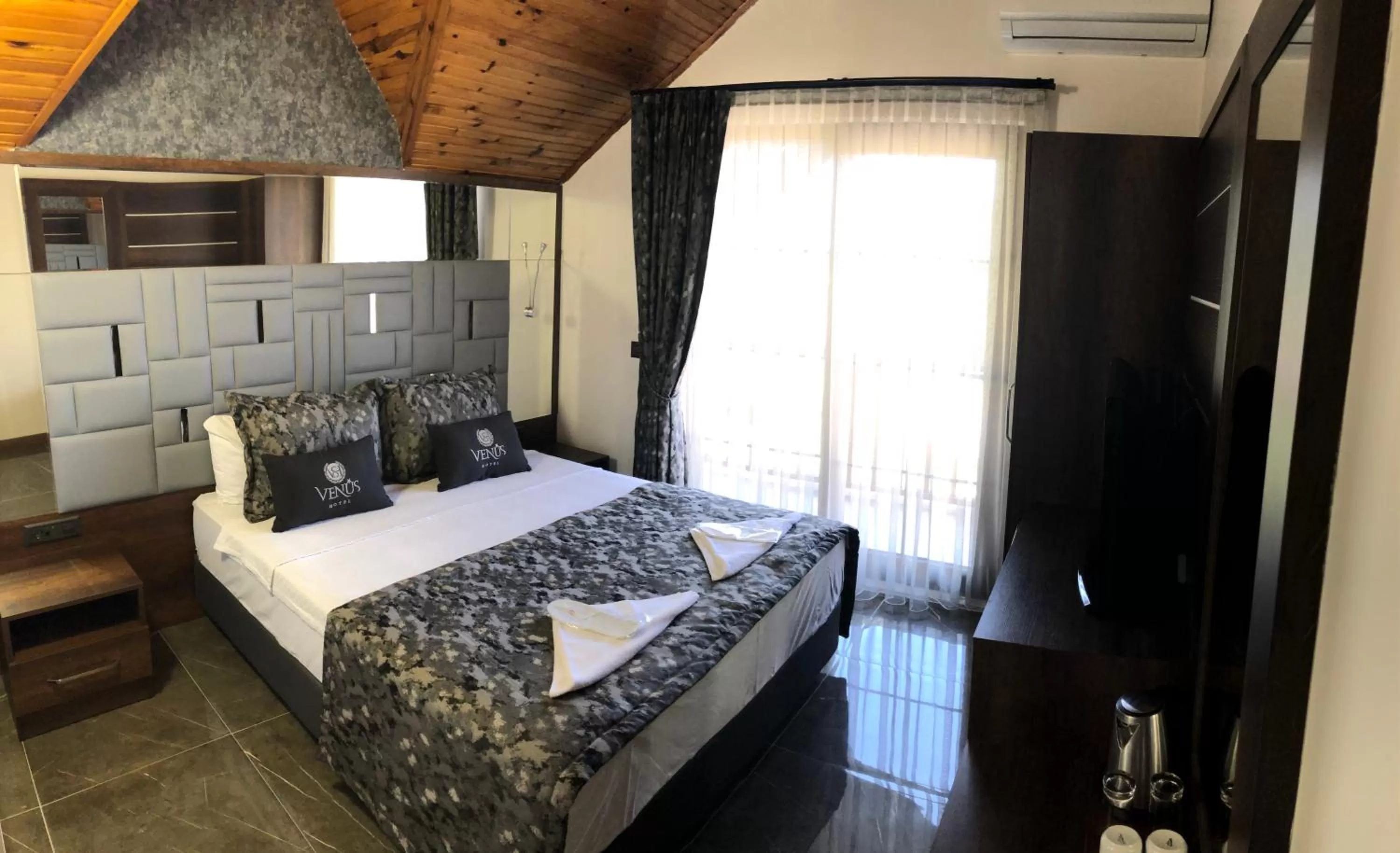 Photo of the whole room, Bed in Venus Hotel