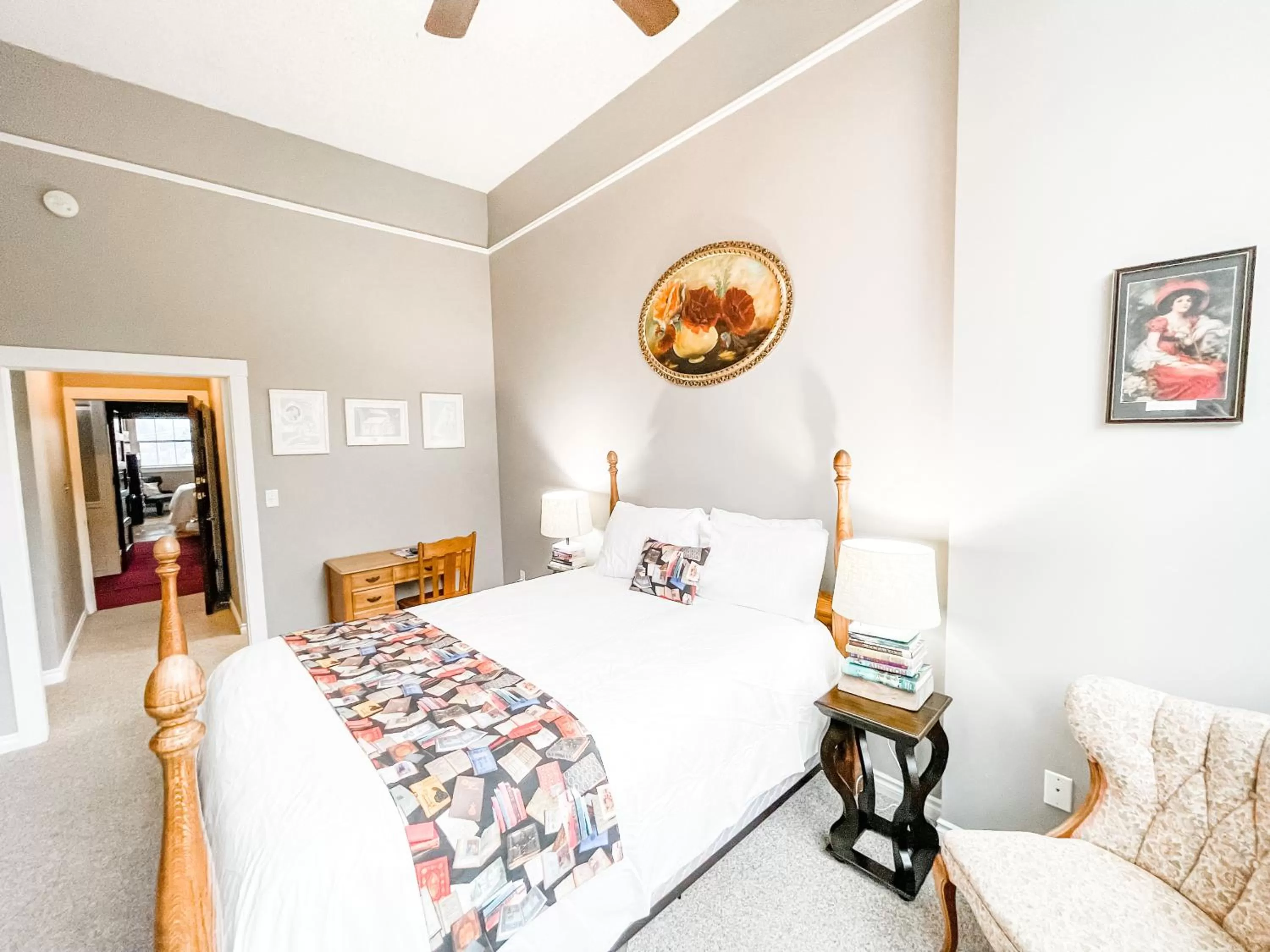 Bed in Northside School Bed & Breakfast