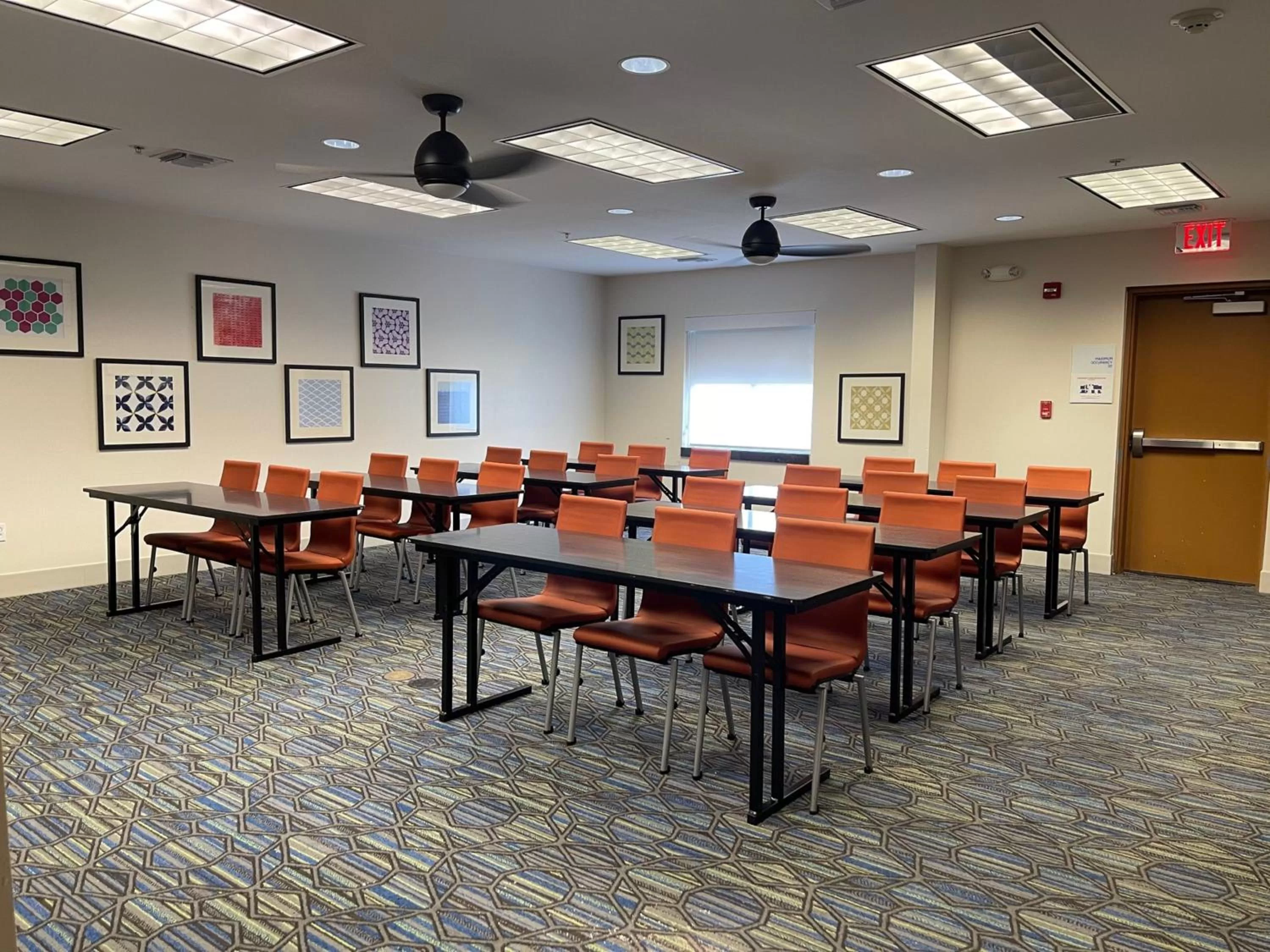 Meeting/conference room in Holiday Inn Express Hotel & Suites Biloxi- Ocean Springs by IHG