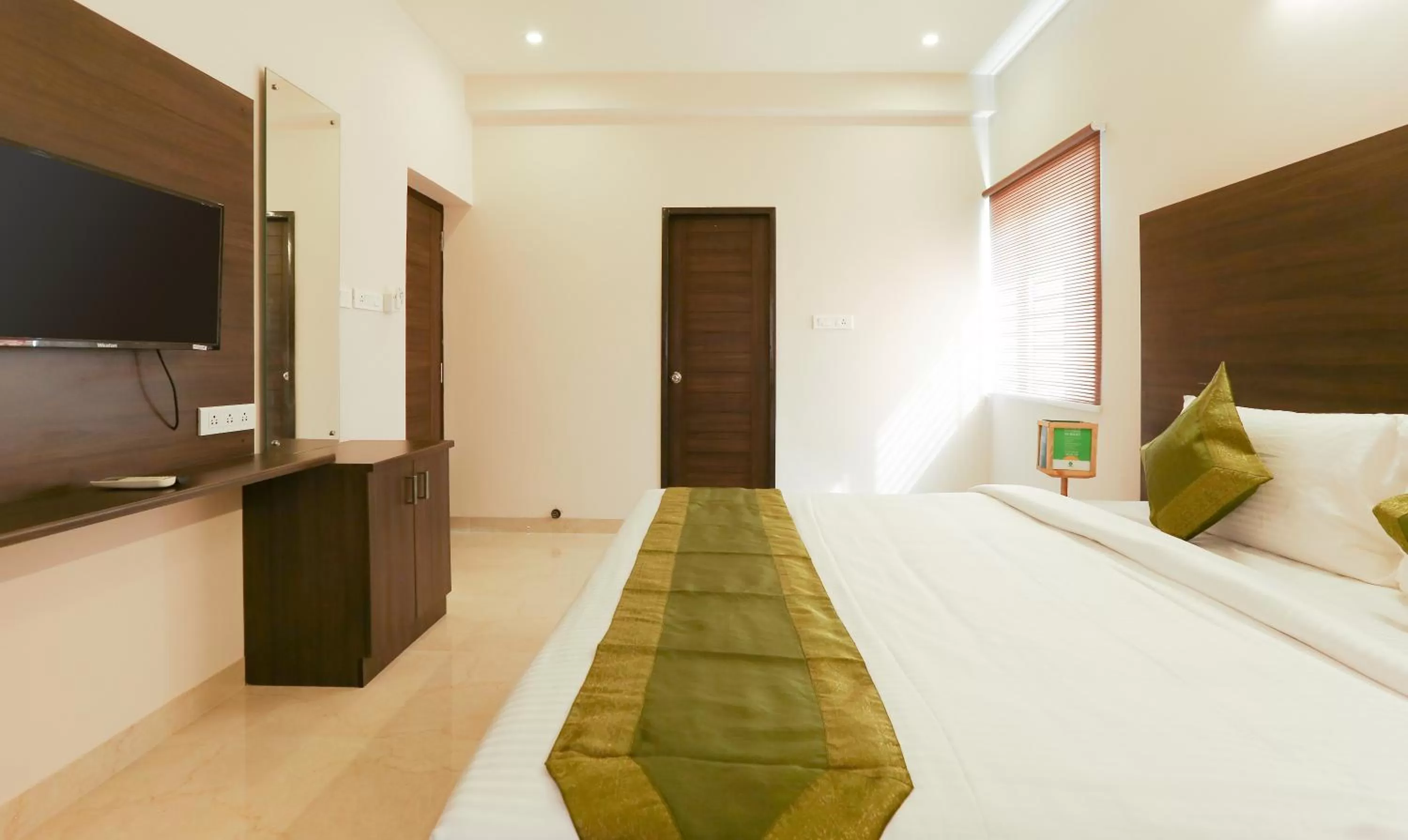 TV and multimedia, Bed in Treebo Hi Line Apartments Kalapatti