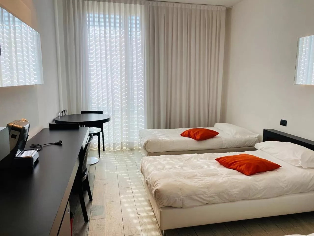 Bedroom, Bed in Blue Shades Hotel