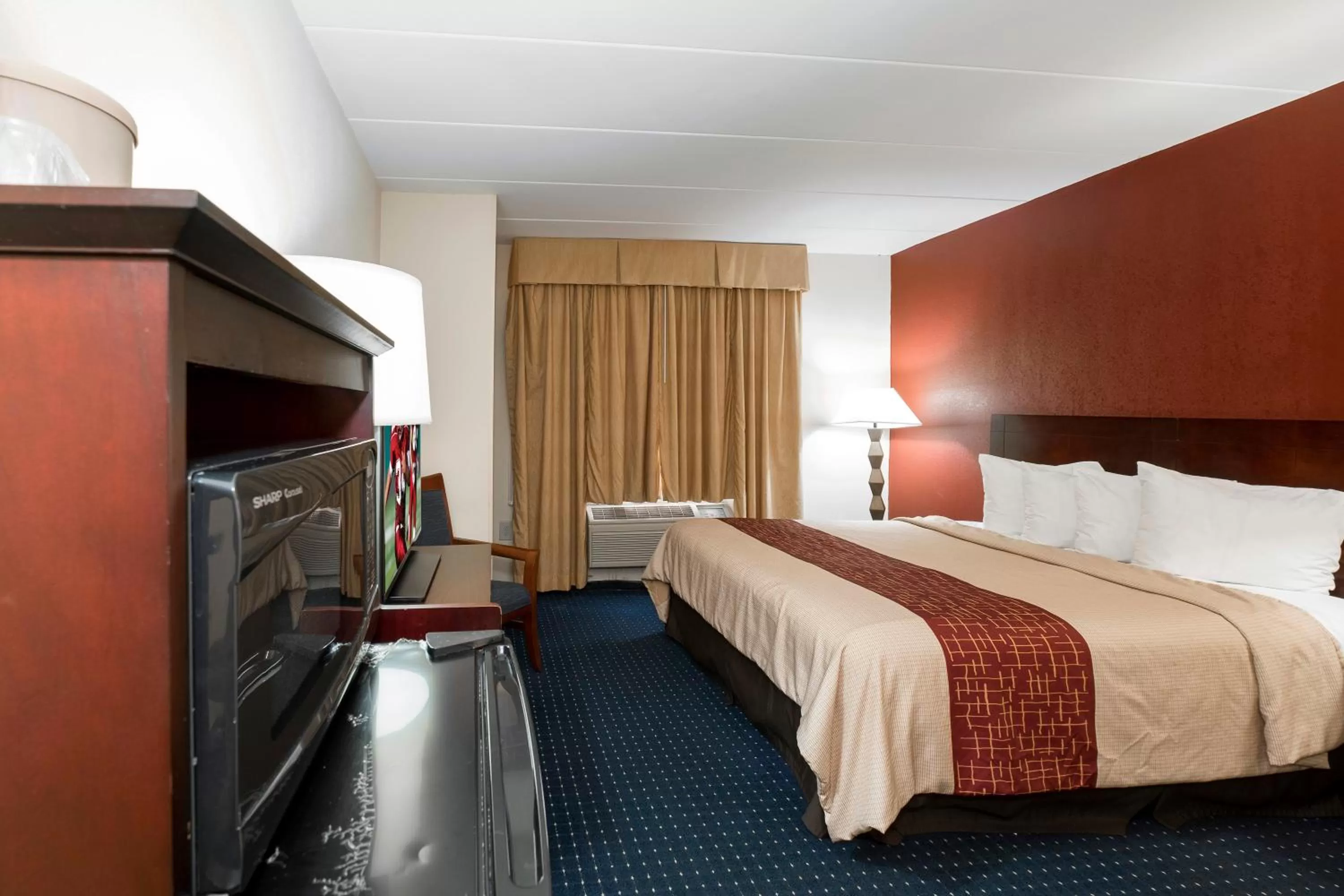 Bedroom, Bed in Red Roof Inn Annapolis