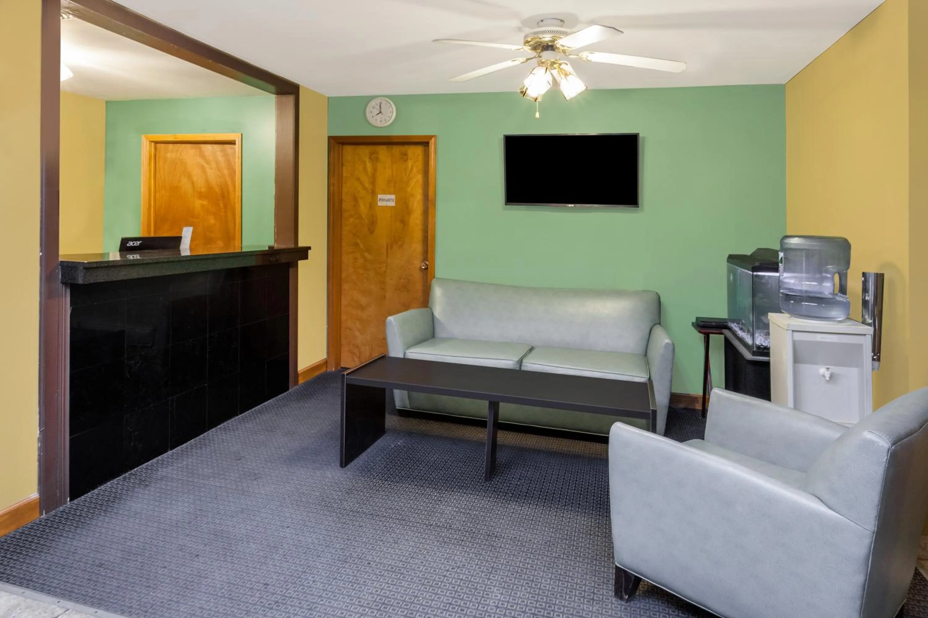 Lobby or reception in Super 8 by Wyndham Stevensville St Joseph