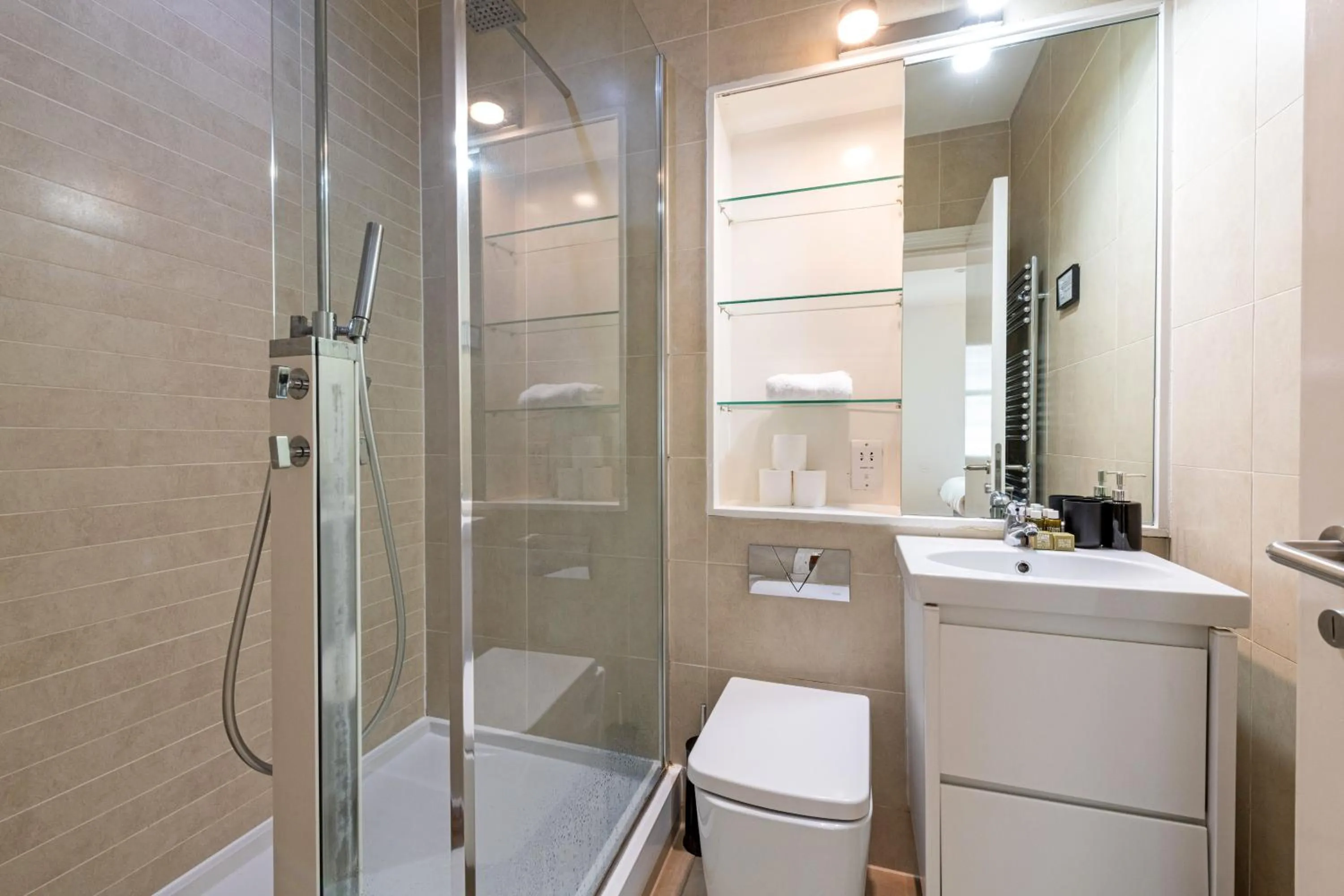 Toilet in Stayo Oxford Street