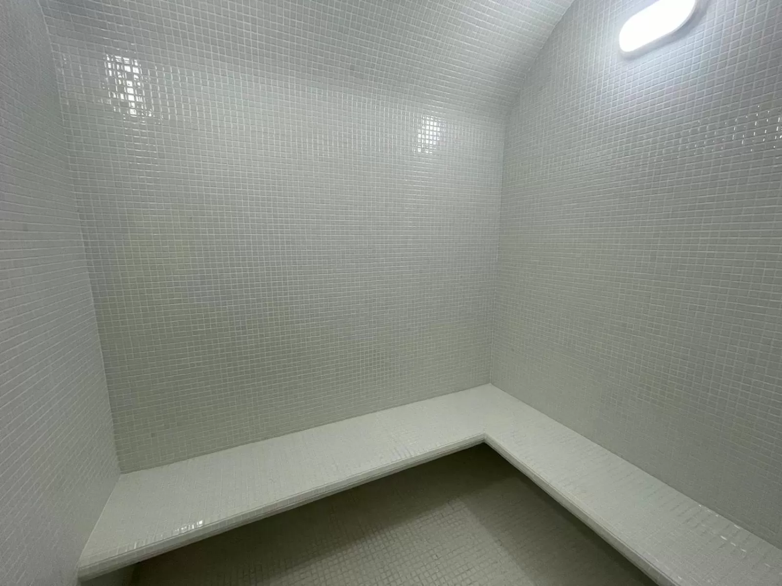 Steam room in Weekend Hotel Sari