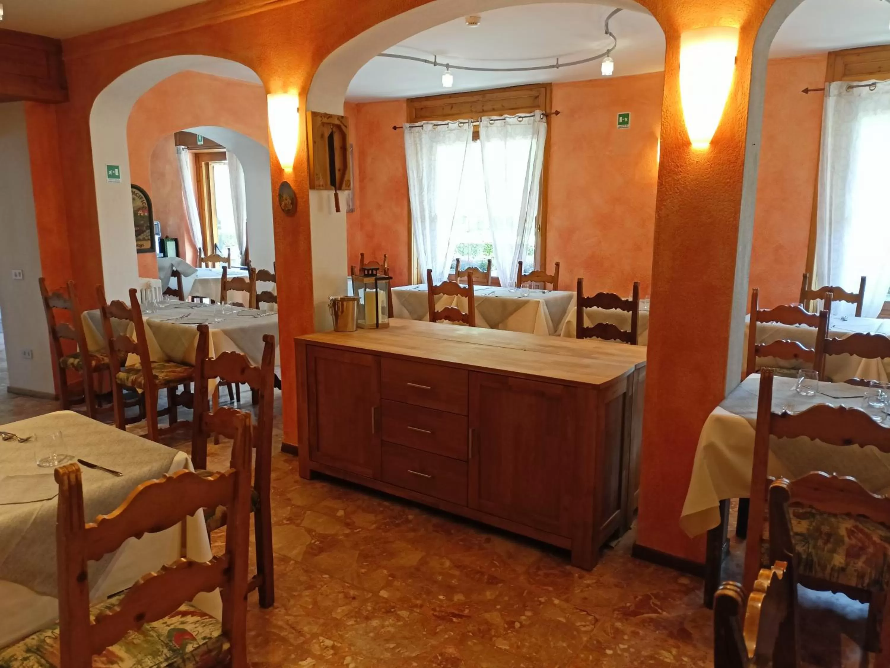 Restaurant/places to eat in Hotel Daniela