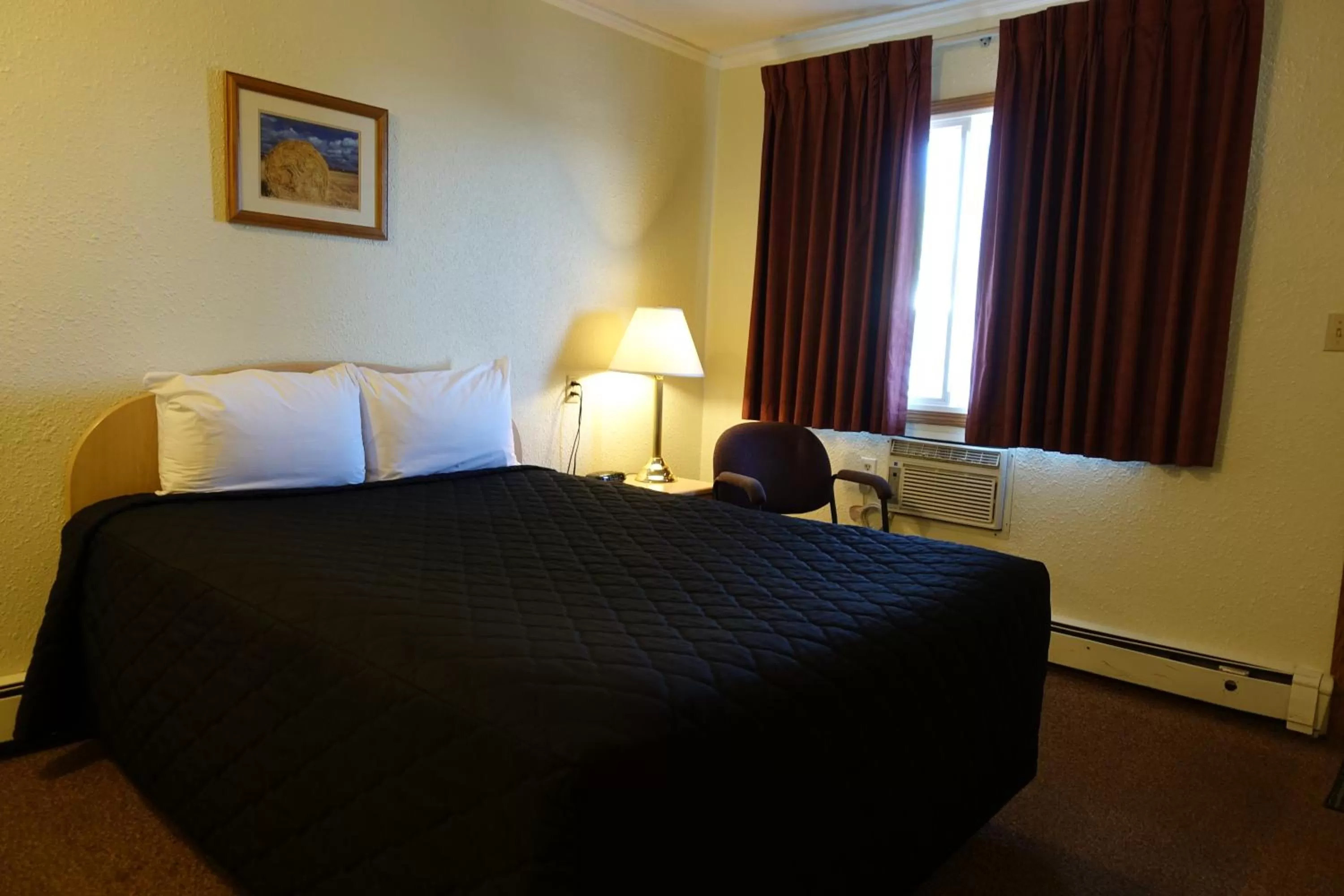 Bedroom in Armada Inn Motel