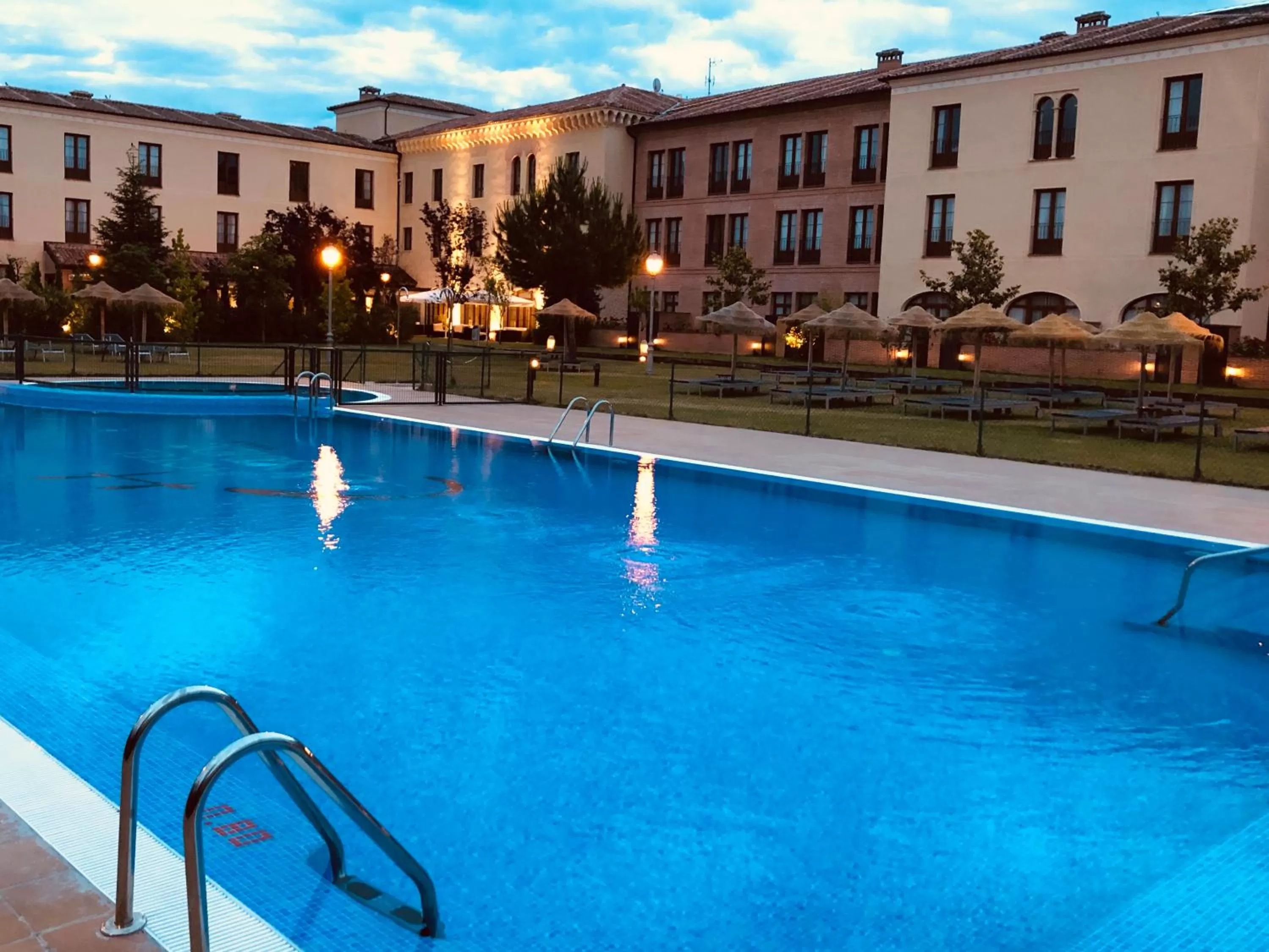 Swimming pool in Hotel Cándido