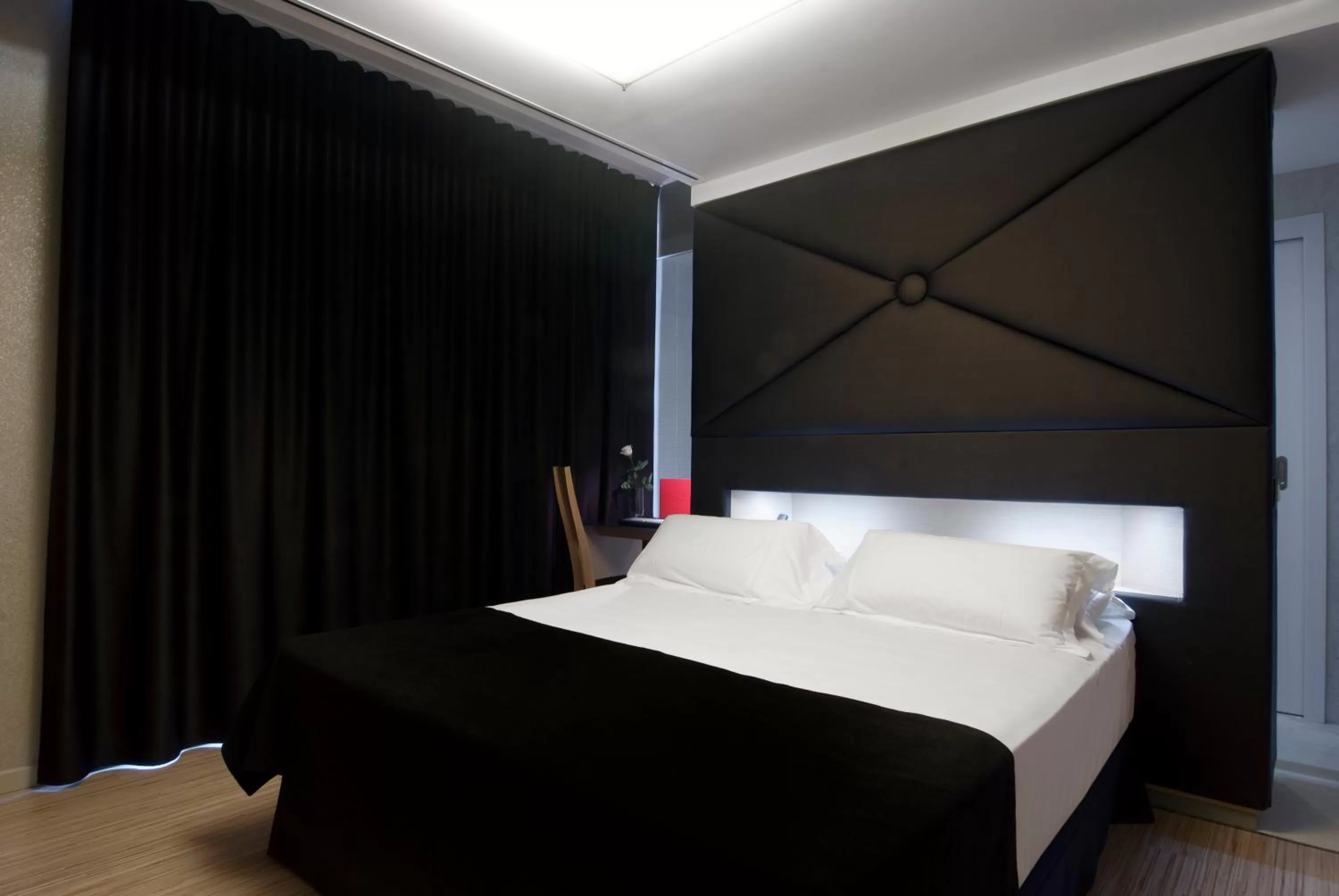 Bed in Axel Hotel Barcelona - Adults Only