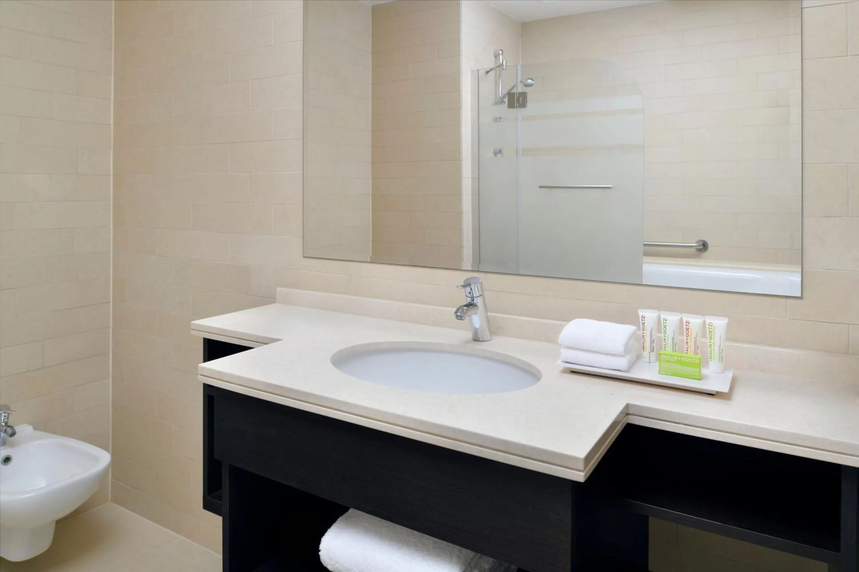 Bathroom in Le Meridien City Center Doha