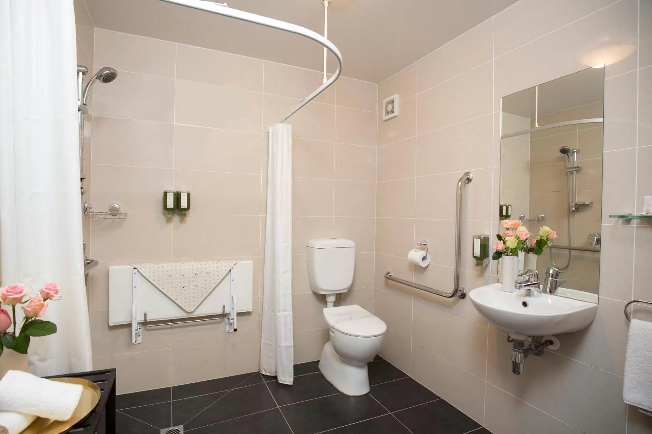 Shower in Vita Nova Motel