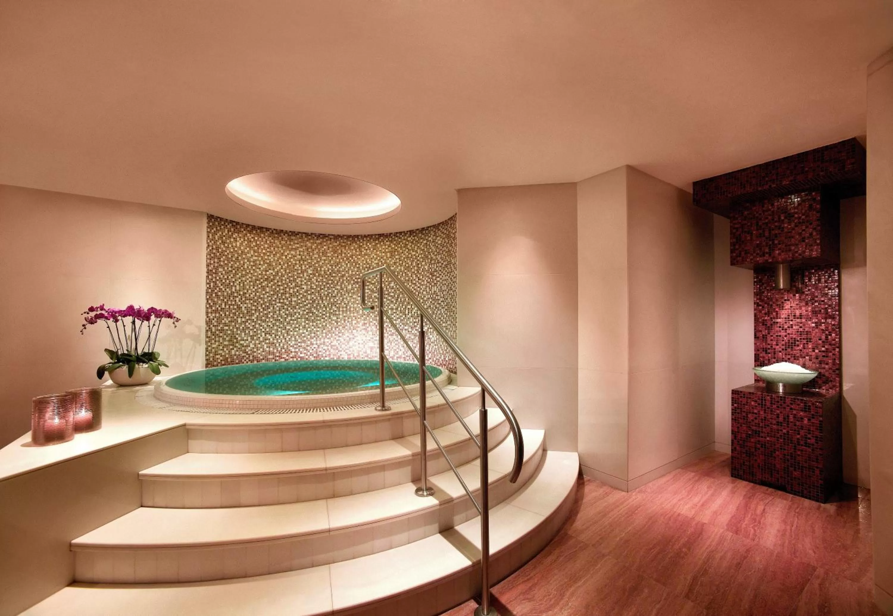 Hot Tub in Grand Hyatt Residence