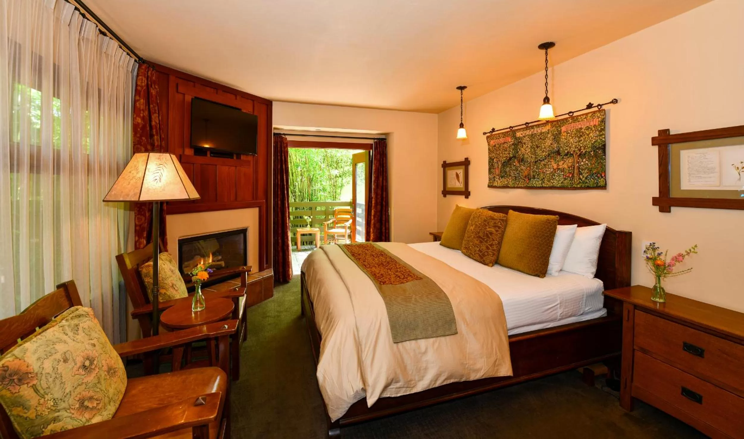 Bedroom, Bed in Blackbird Inn